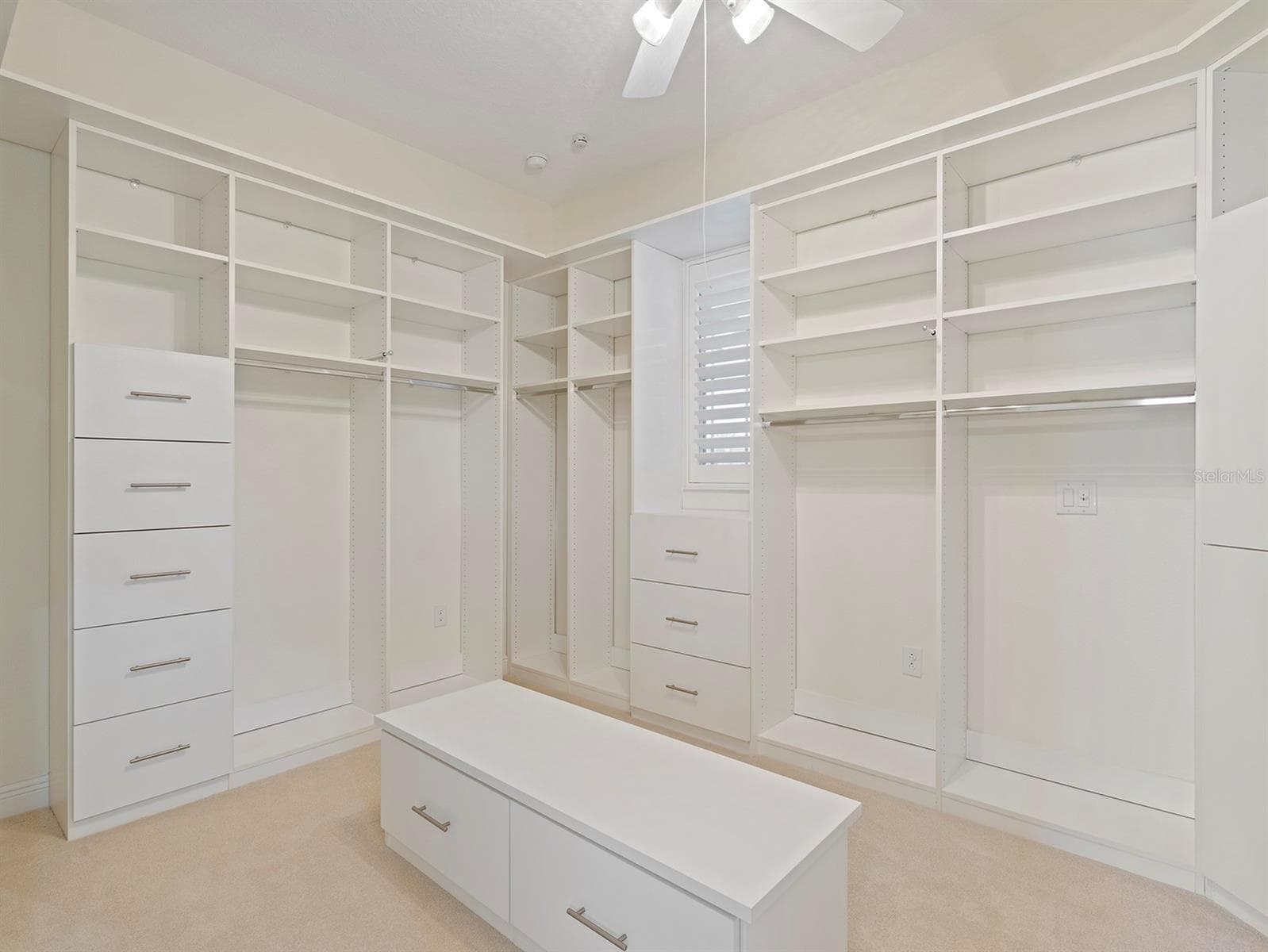 Room Sized closet - 8348 BRIDGEPORT BAY CIR, MOUNT DORA