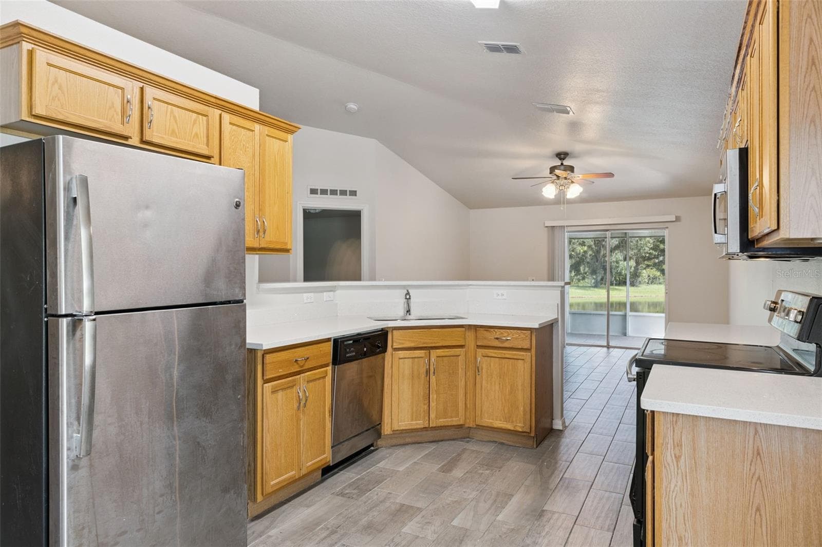 Single Family Residence at 1906 CORNER GLEN DR, ORLANDO, photo 6 of 28