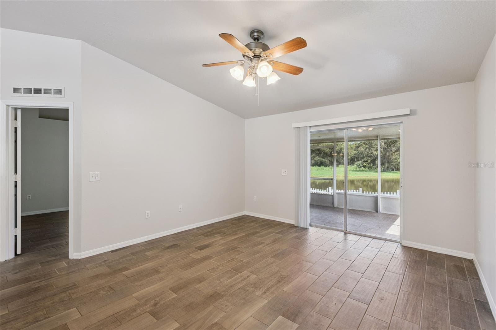 Single Family Residence at 1906 CORNER GLEN DR, ORLANDO, photo 8 of 28