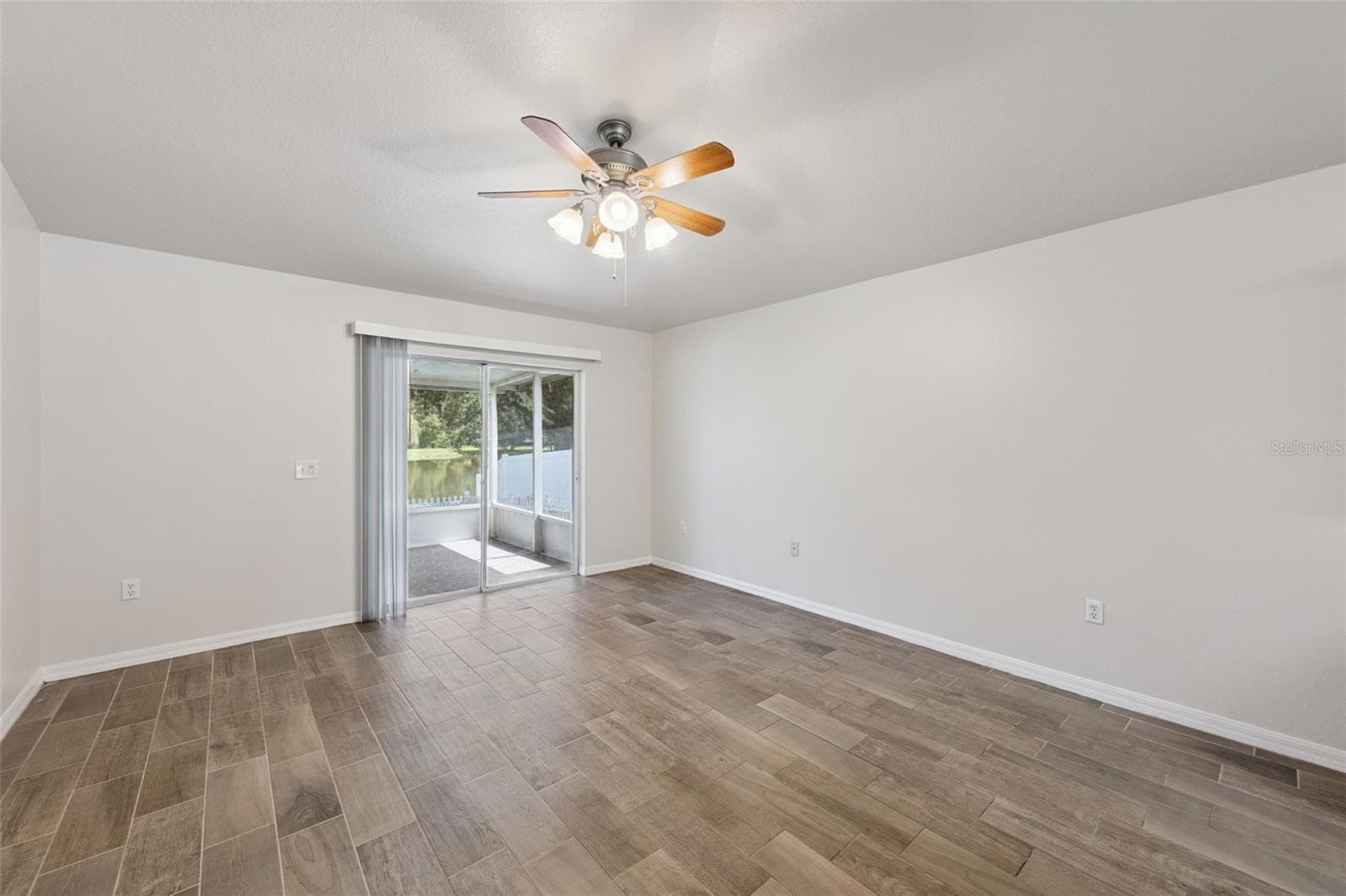 Single Family Residence at 1906 CORNER GLEN DR, ORLANDO, photo 9 of 28