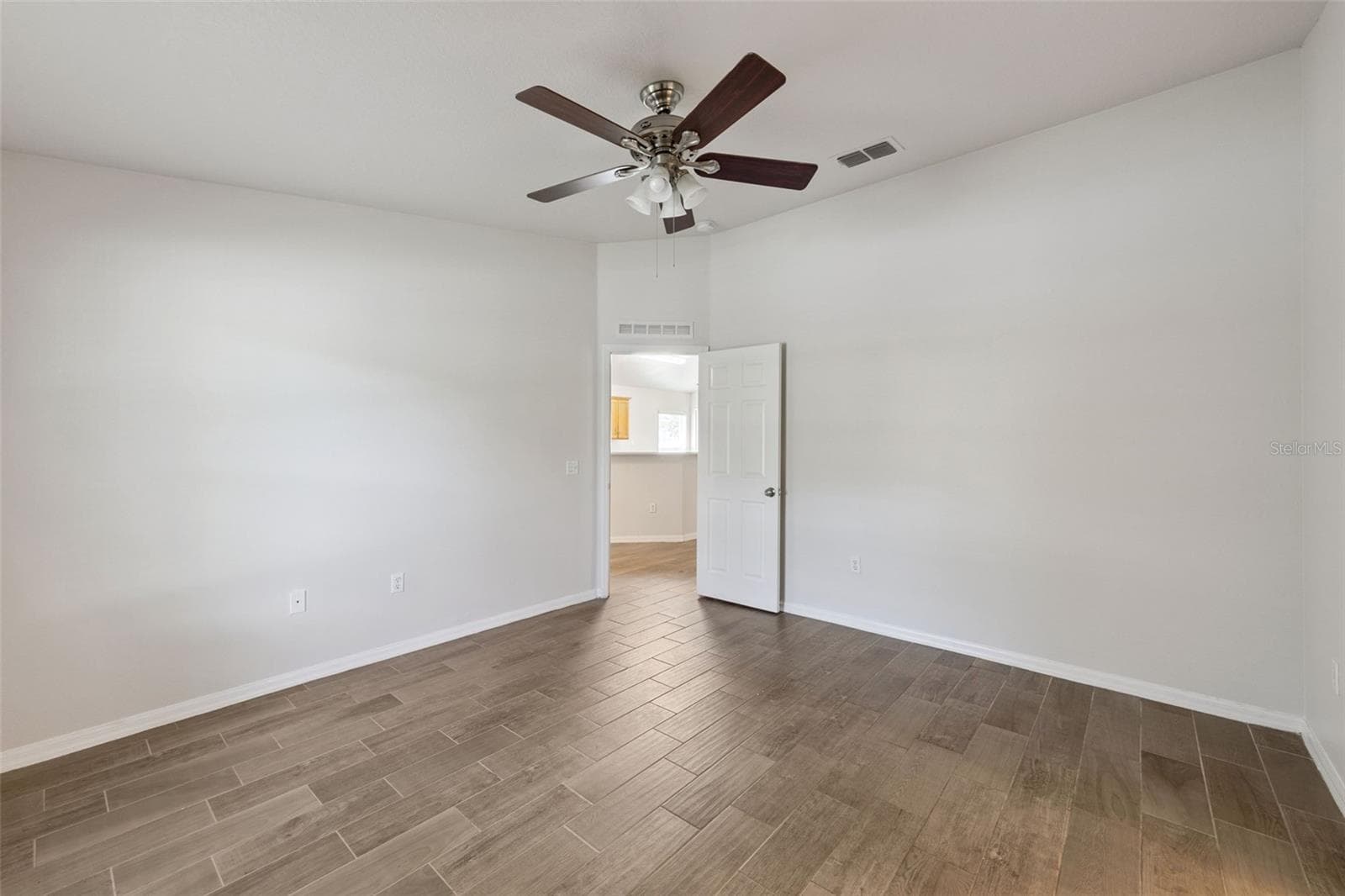 Single Family Residence at 1906 CORNER GLEN DR, ORLANDO, photo 11 of 28