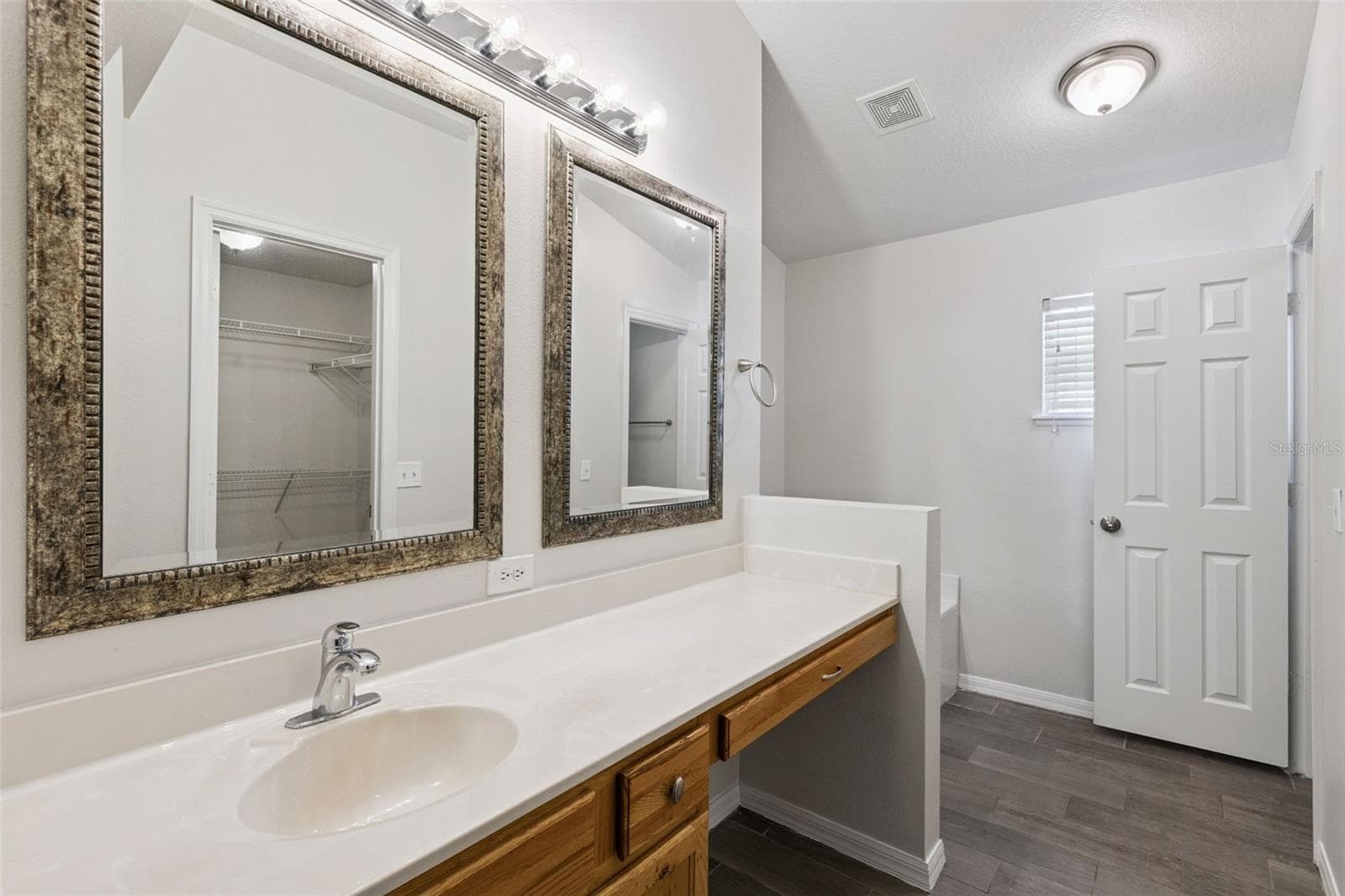 Single Family Residence at 1906 CORNER GLEN DR, ORLANDO, photo 12 of 28