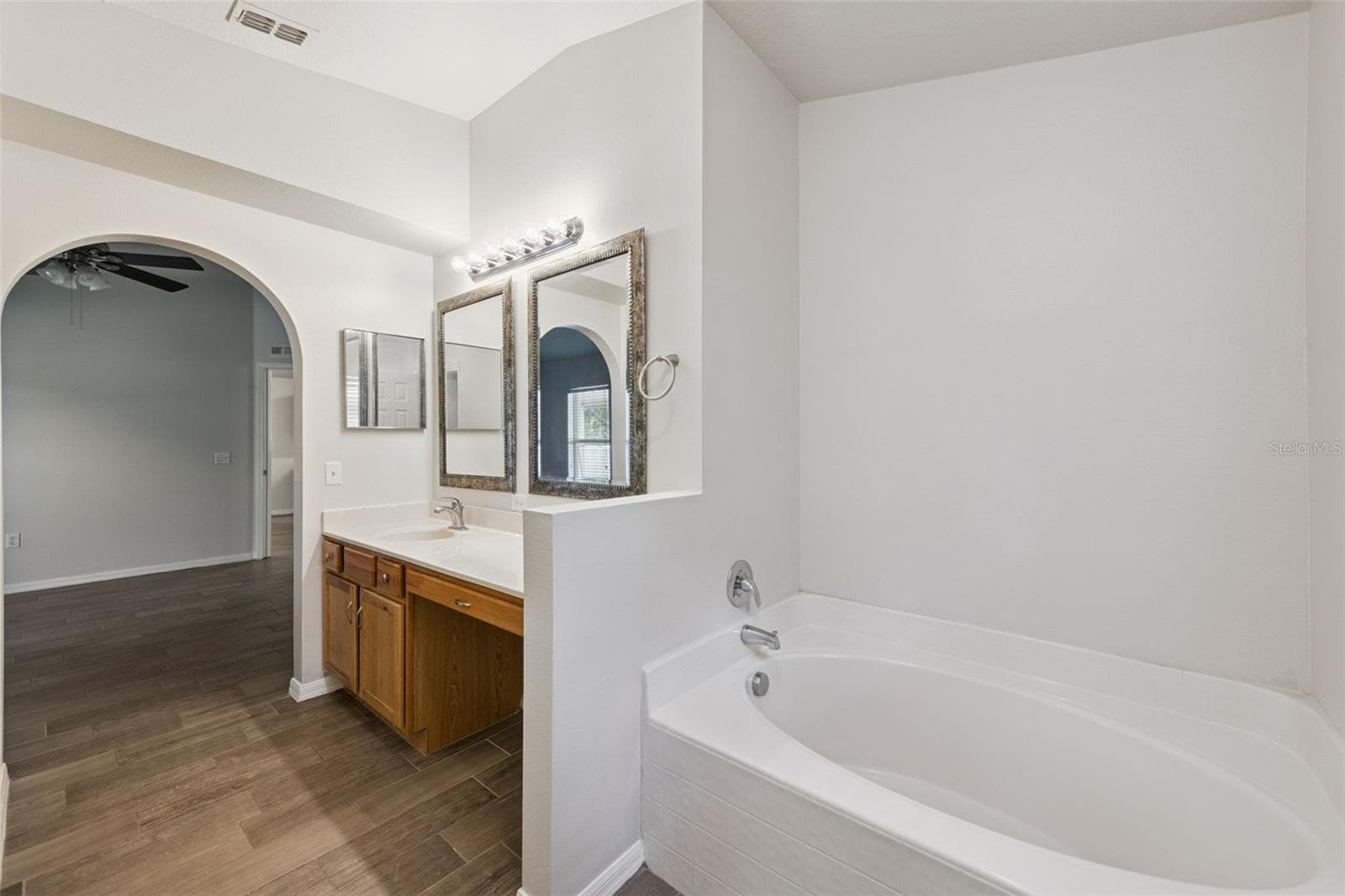 Single Family Residence at 1906 CORNER GLEN DR, ORLANDO, photo 13 of 28
