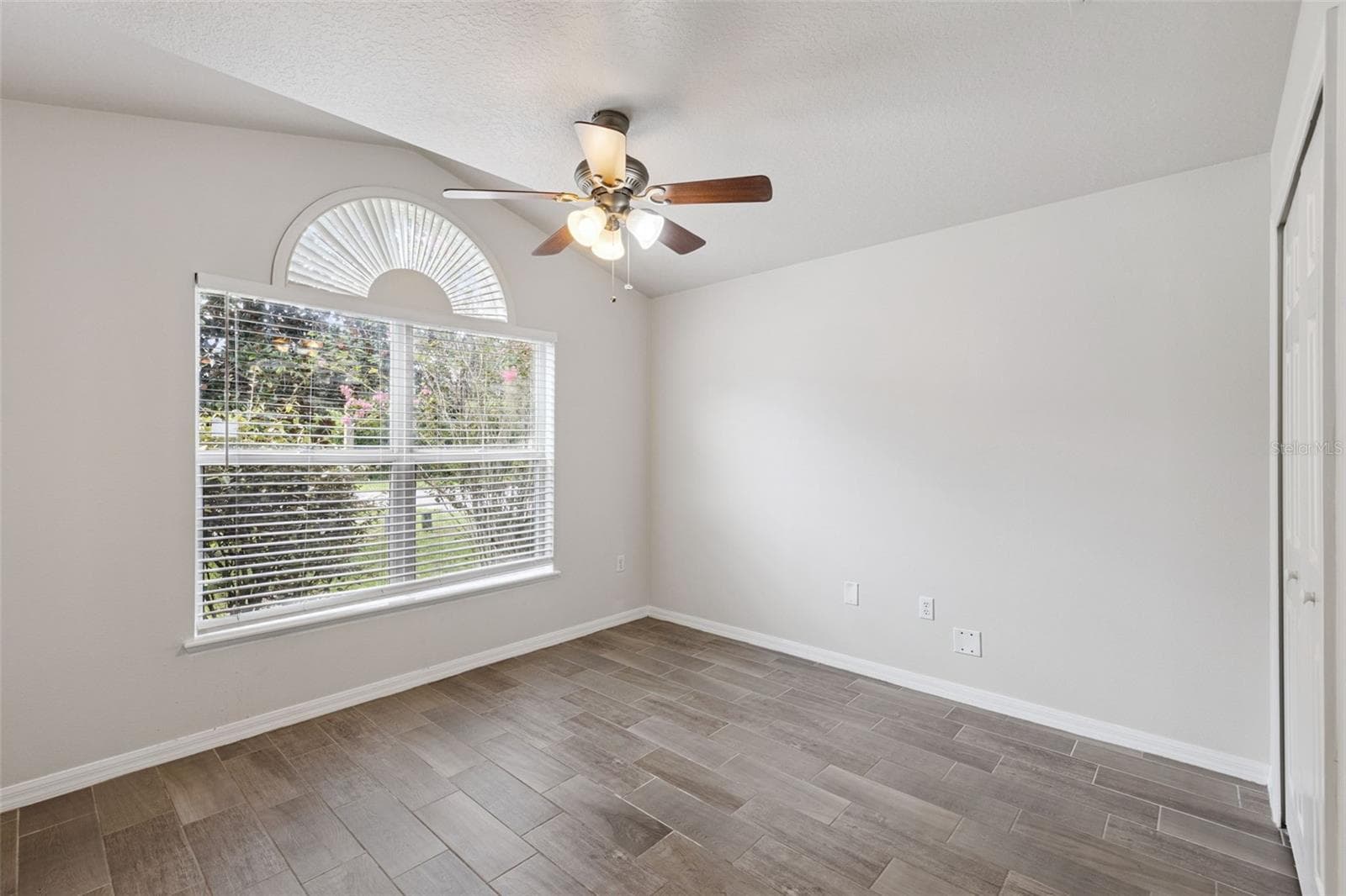 Single Family Residence at 1906 CORNER GLEN DR, ORLANDO, photo 15 of 28