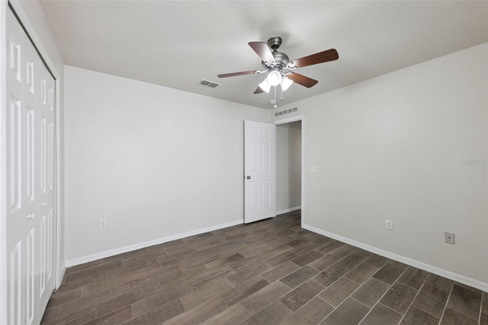 Single Family Residence at 1906 CORNER GLEN DR, ORLANDO, photo 16 of 28