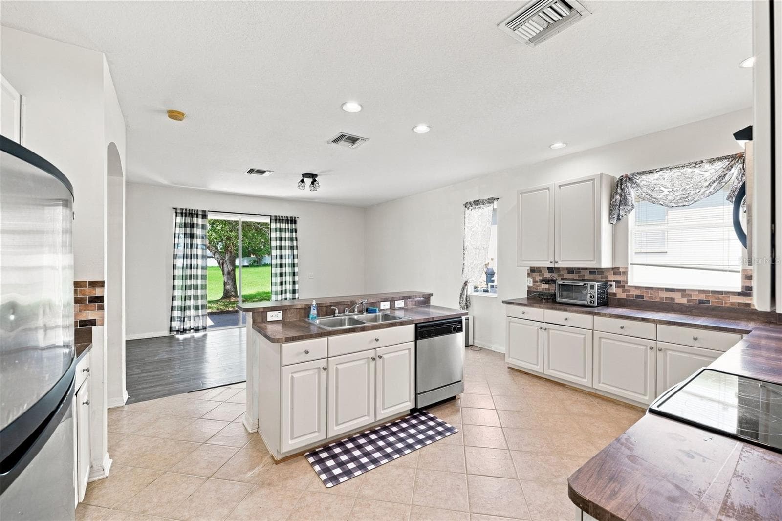 Kitchen - 8814 SOUTHERN CHARM CIR, BROOKSVILLE