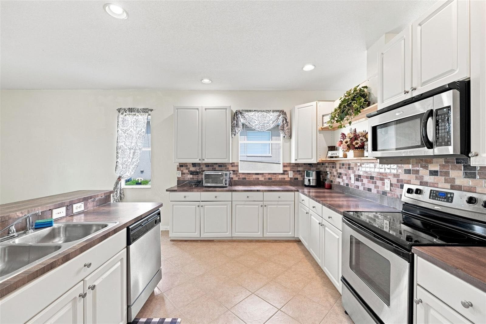 Kitchen - 8814 SOUTHERN CHARM CIR, BROOKSVILLE