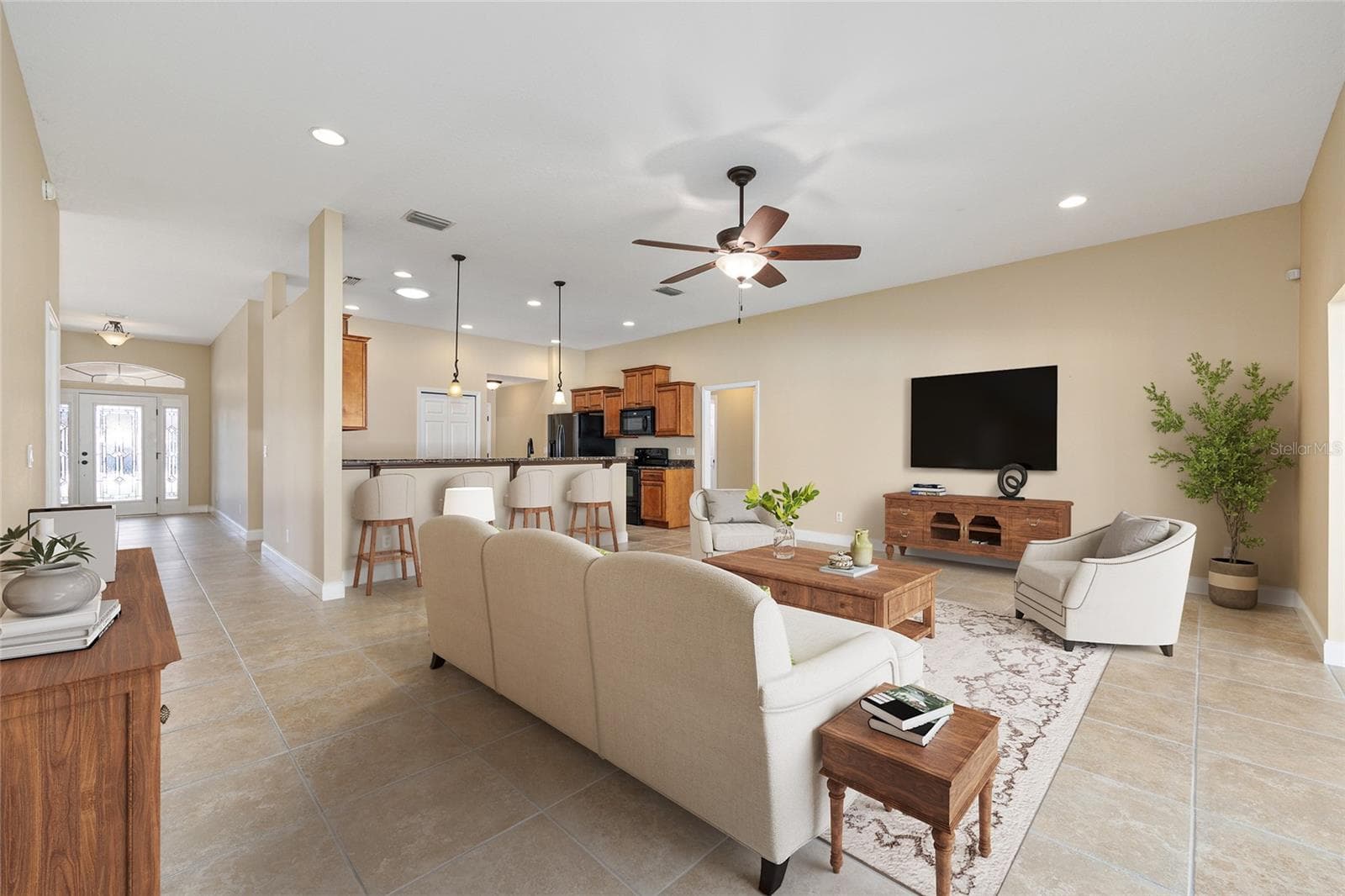 Oversized Great Room - 915 SE 69TH AVE, OCALA