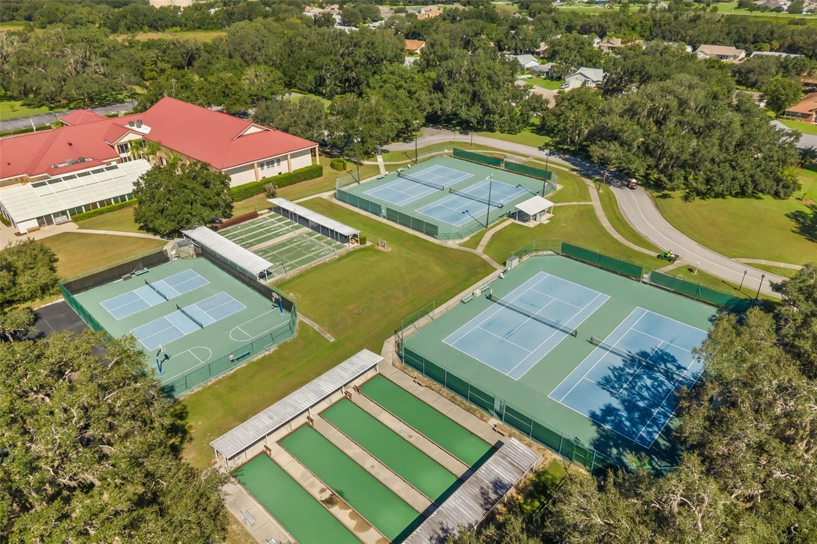 Clubhouse with tennis, pickle ball and bocce ball courts, shuffleboard - 5536 ROSEWALL CIR, LEESBURG