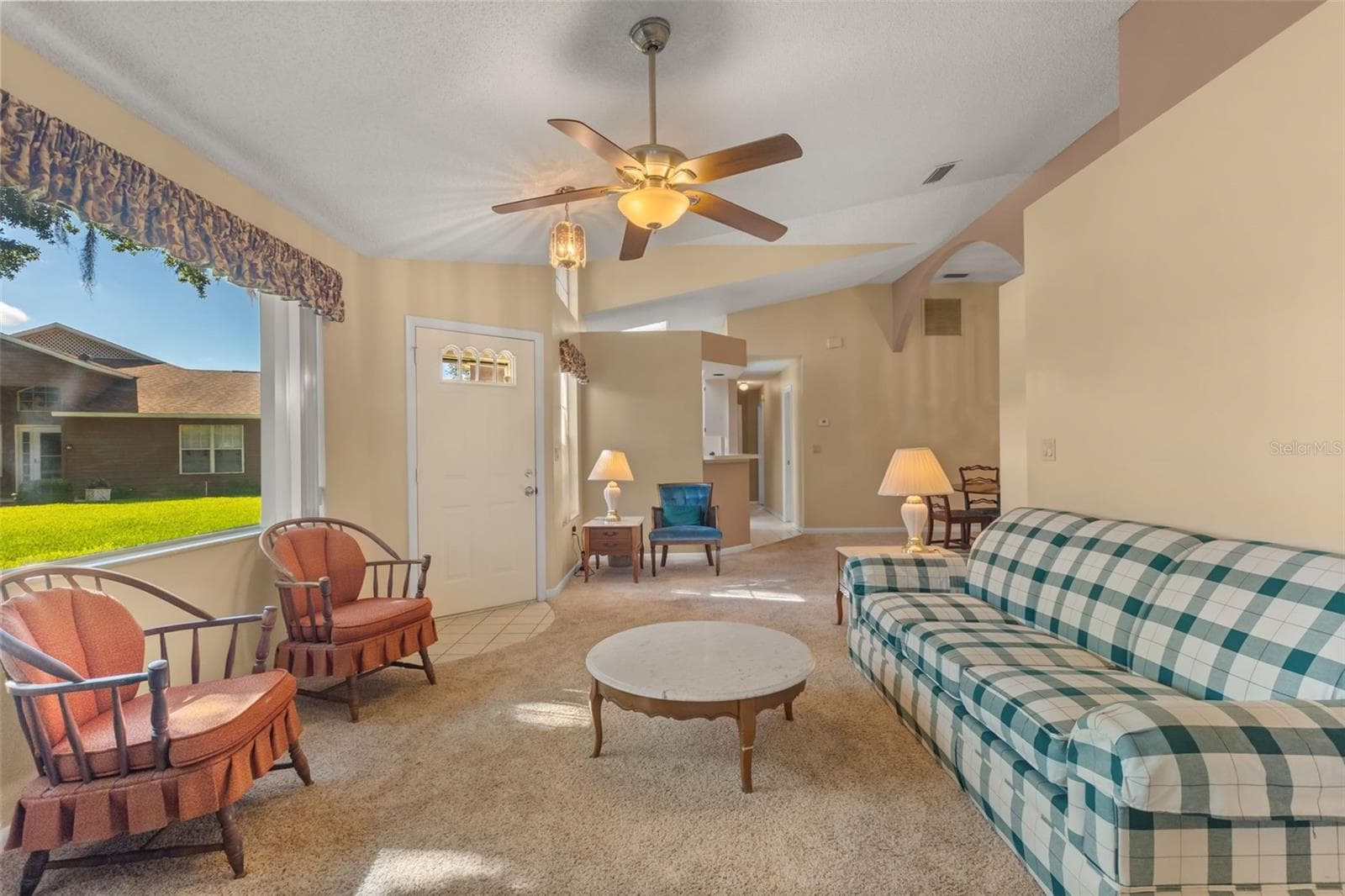 Living room - 5536 ROSEWALL CIR, LEESBURG