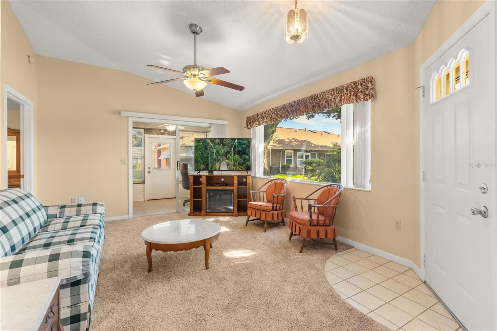 Living room and Entry - 5536 ROSEWALL CIR, LEESBURG