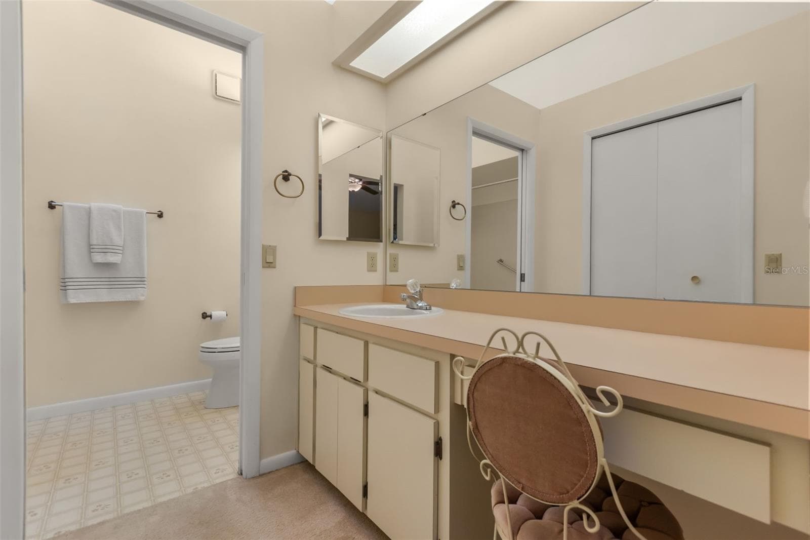 Primary Bathroom dressing area - 5536 ROSEWALL CIR, LEESBURG