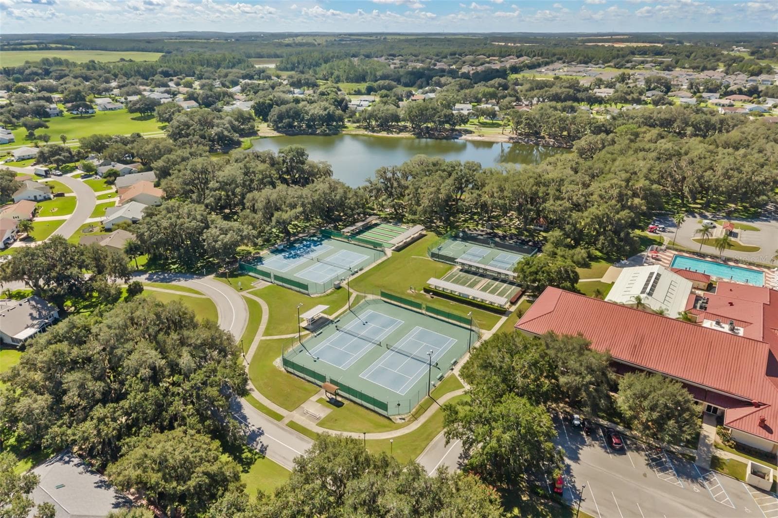 Clubhouse with outdoor pool, tennis, pickle ball and bocce ball courts - 5536 ROSEWALL CIR, LEESBURG