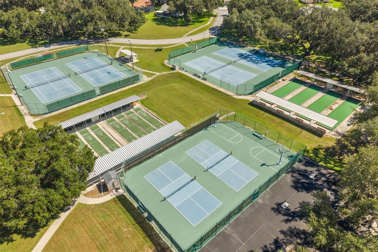 Tennis, pickle ball and bocce ball courts, shuffleboard - 5536 ROSEWALL CIR, LEESBURG