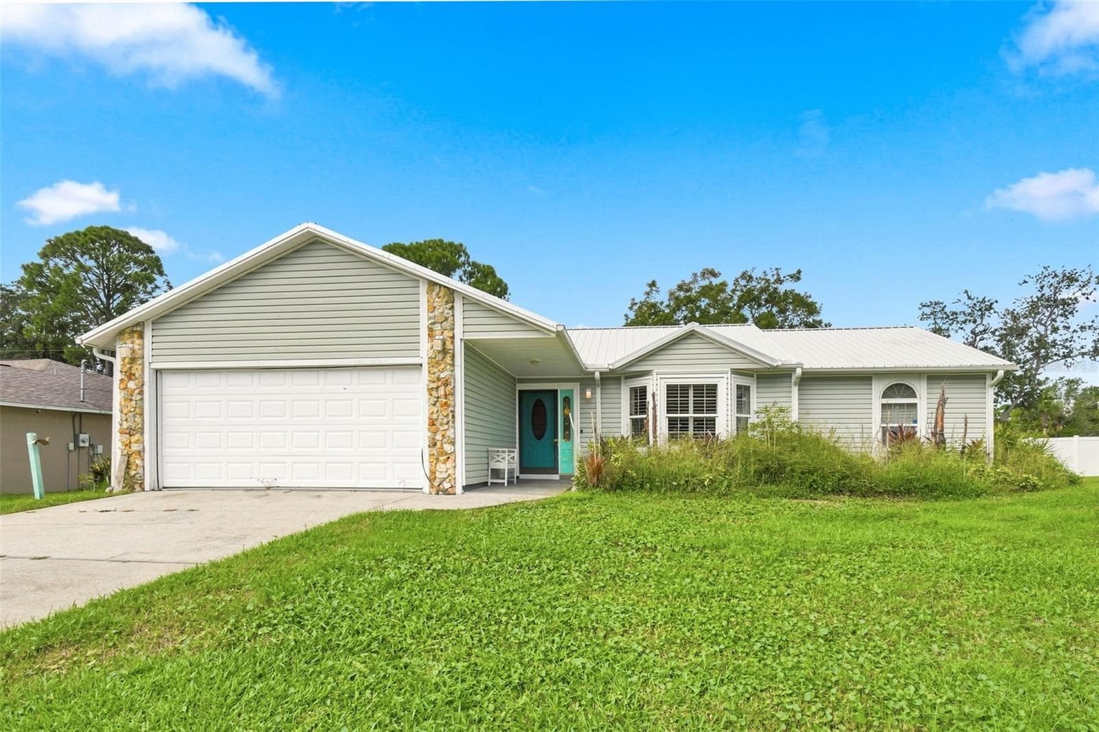 Single Family Residence at 2720 BANYAN DR, EDGEWATER, photo 2 of 34