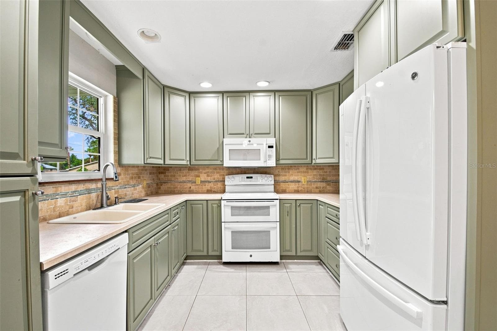 Single Family Residence at 2720 BANYAN DR, EDGEWATER, photo 13 of 34