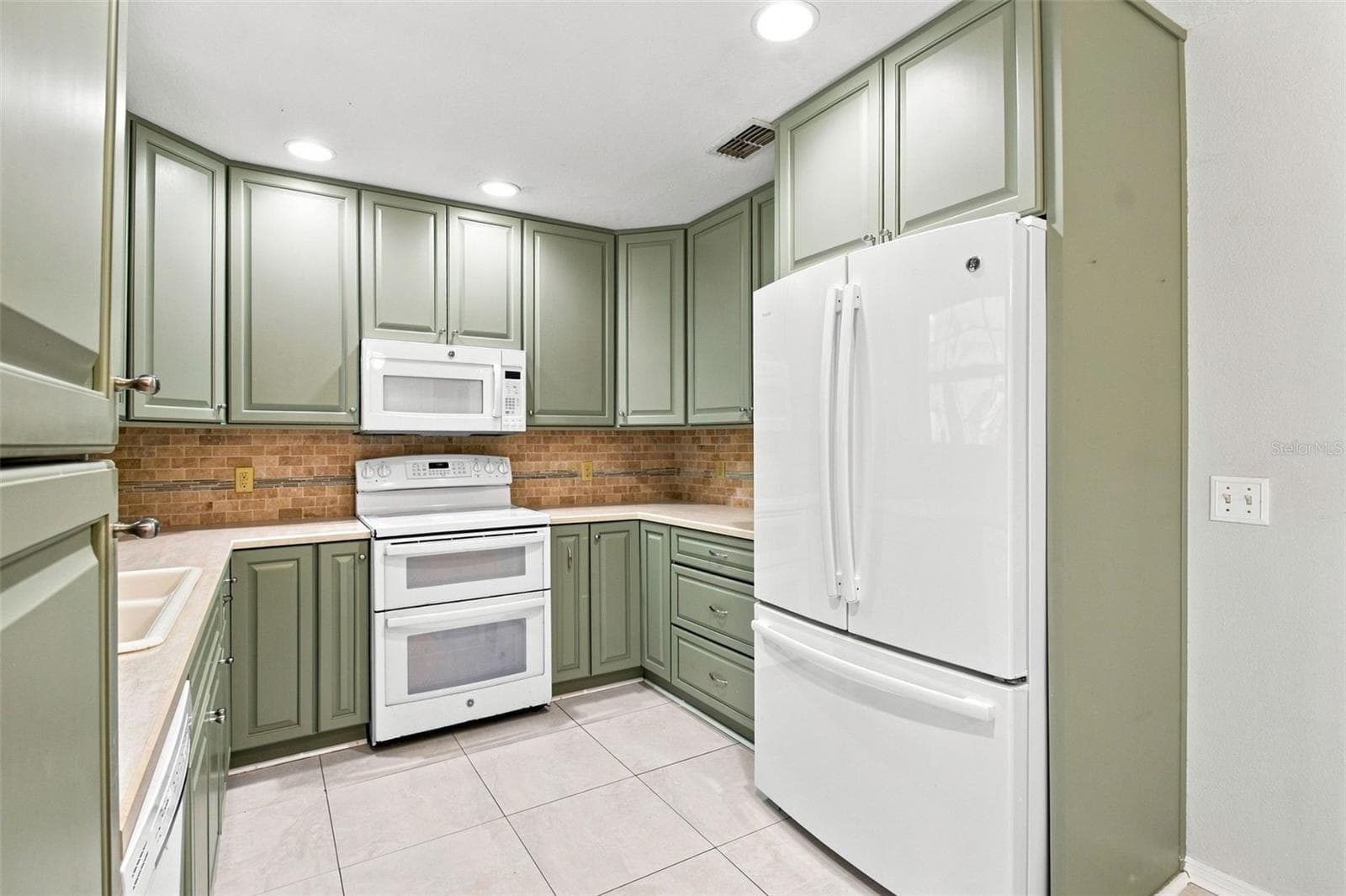 Single Family Residence at 2720 BANYAN DR, EDGEWATER, photo 14 of 34
