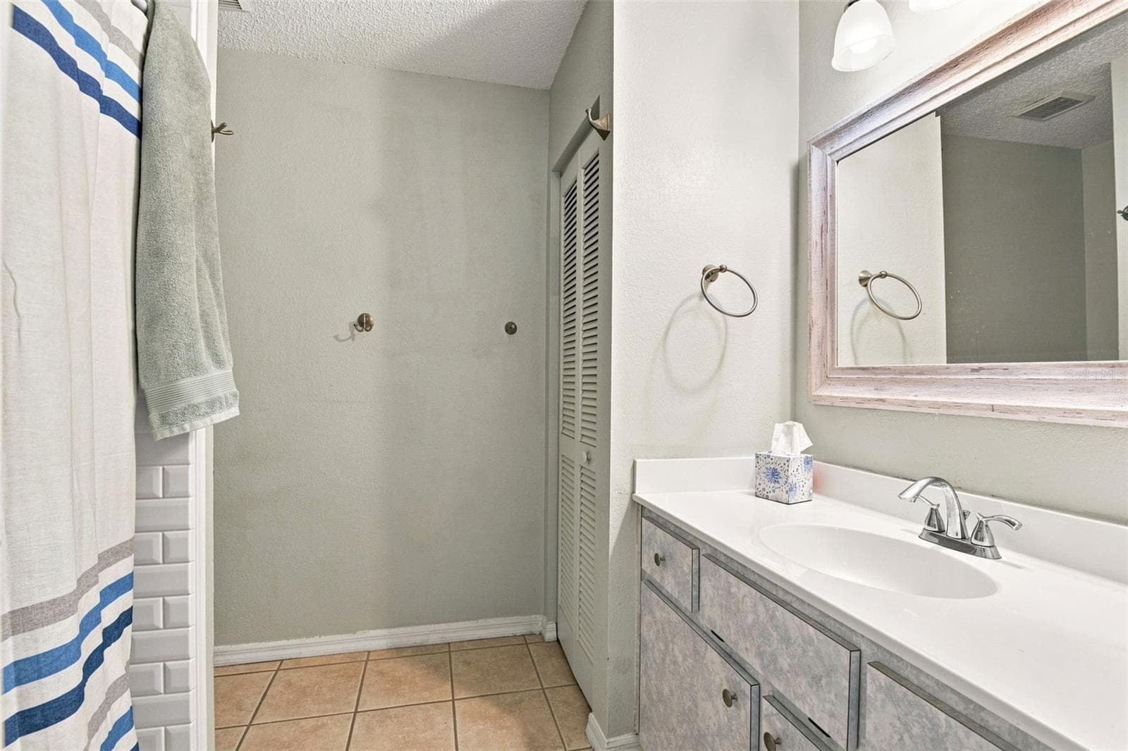 Single Family Residence at 2720 BANYAN DR, EDGEWATER, photo 19 of 34