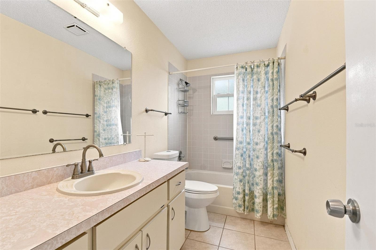 Single Family Residence at 2720 BANYAN DR, EDGEWATER, photo 23 of 34