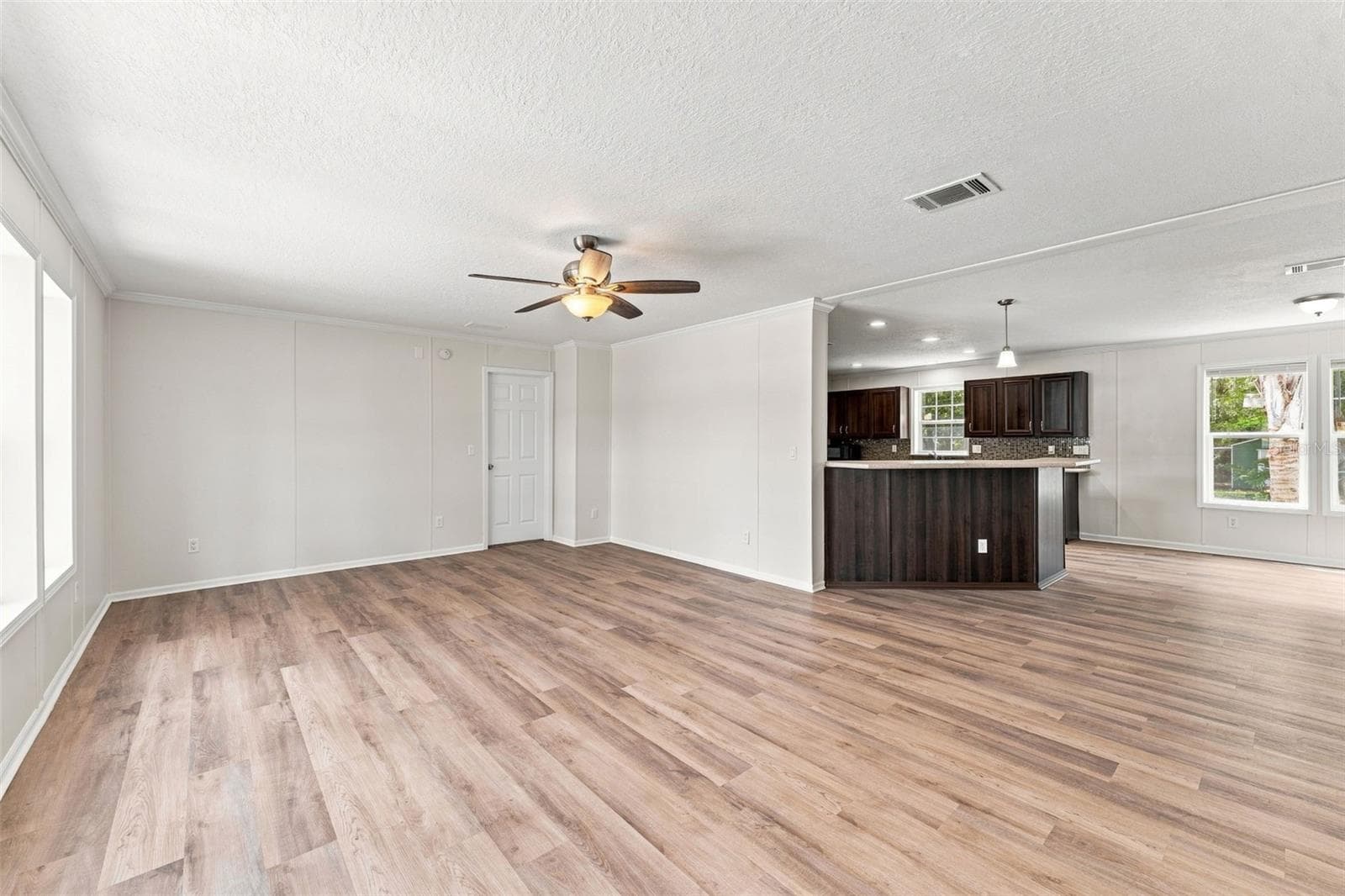 Manufactured Home at 6453 MANGROVE DR, WESLEY CHAPEL, photo 2 of 43