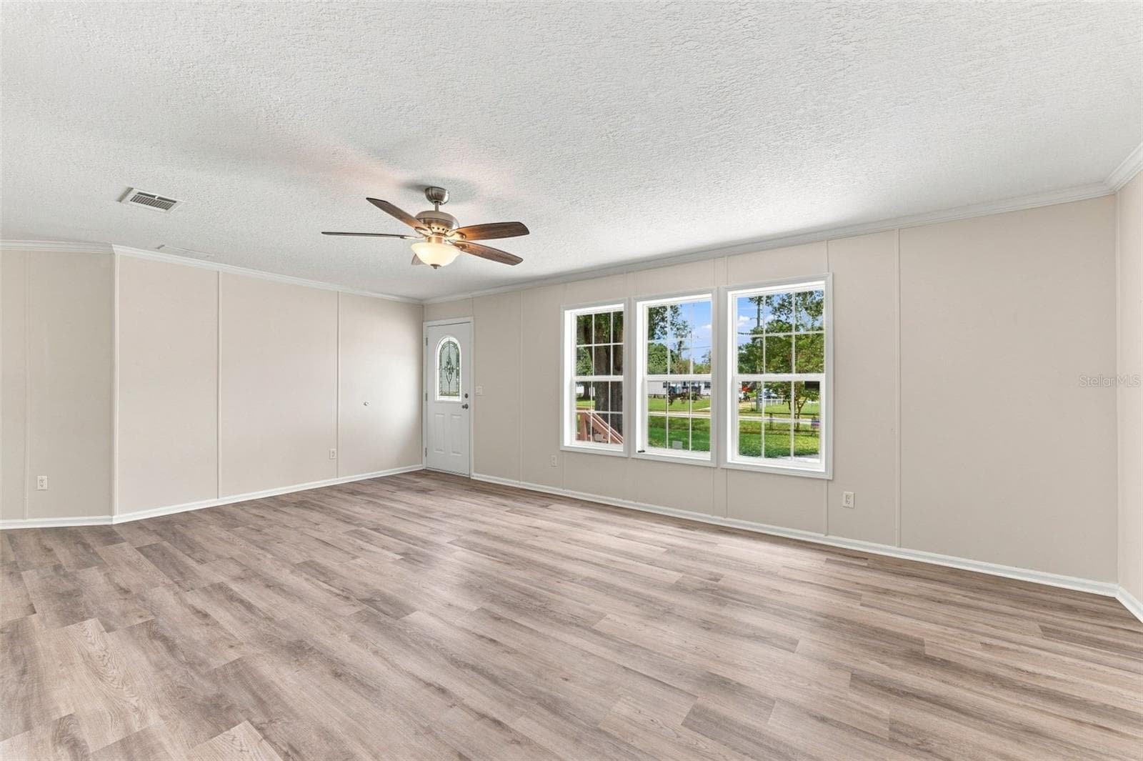 Manufactured Home at 6453 MANGROVE DR, WESLEY CHAPEL, photo 3 of 43