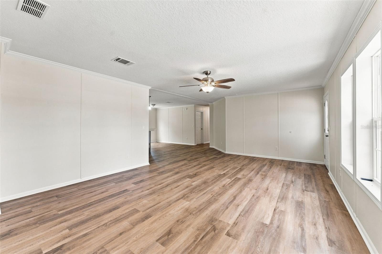 Manufactured Home at 6453 MANGROVE DR, WESLEY CHAPEL, photo 4 of 43