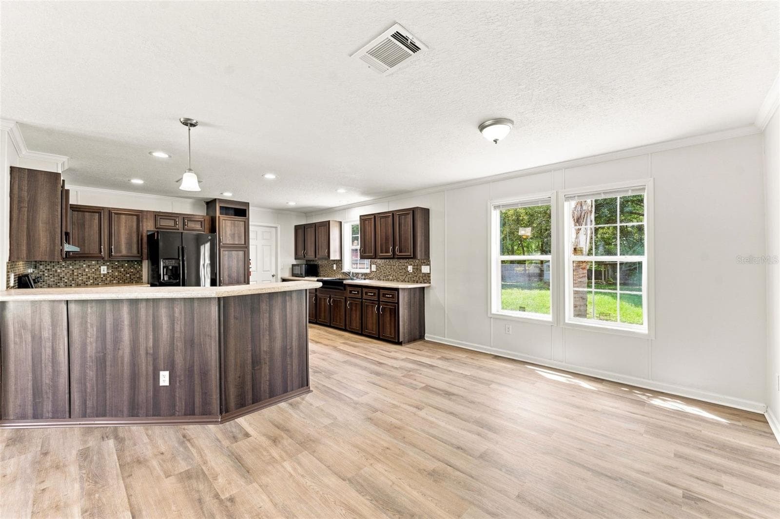 Manufactured Home at 6453 MANGROVE DR, WESLEY CHAPEL, photo 5 of 43