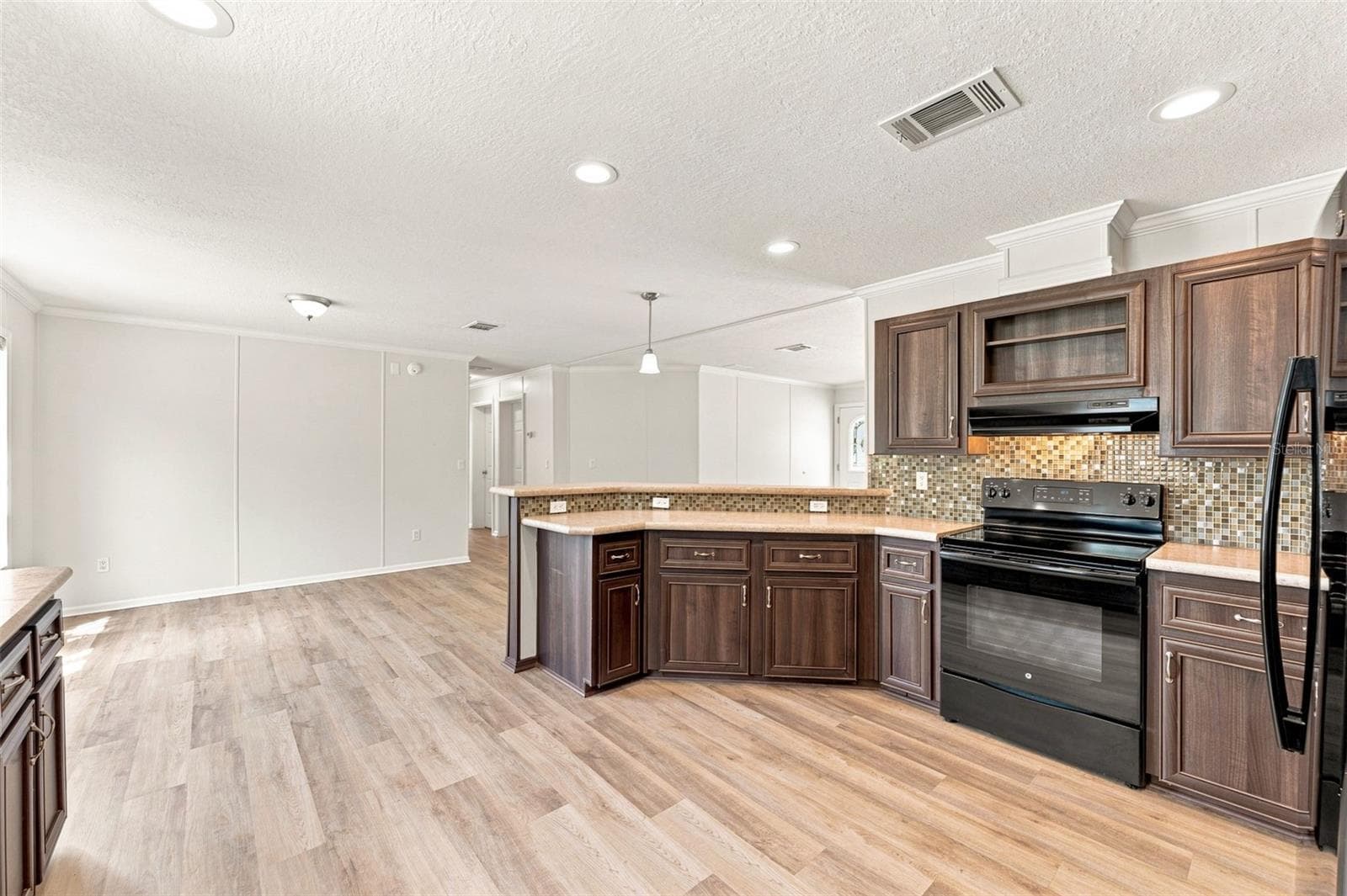 Manufactured Home at 6453 MANGROVE DR, WESLEY CHAPEL, photo 9 of 43