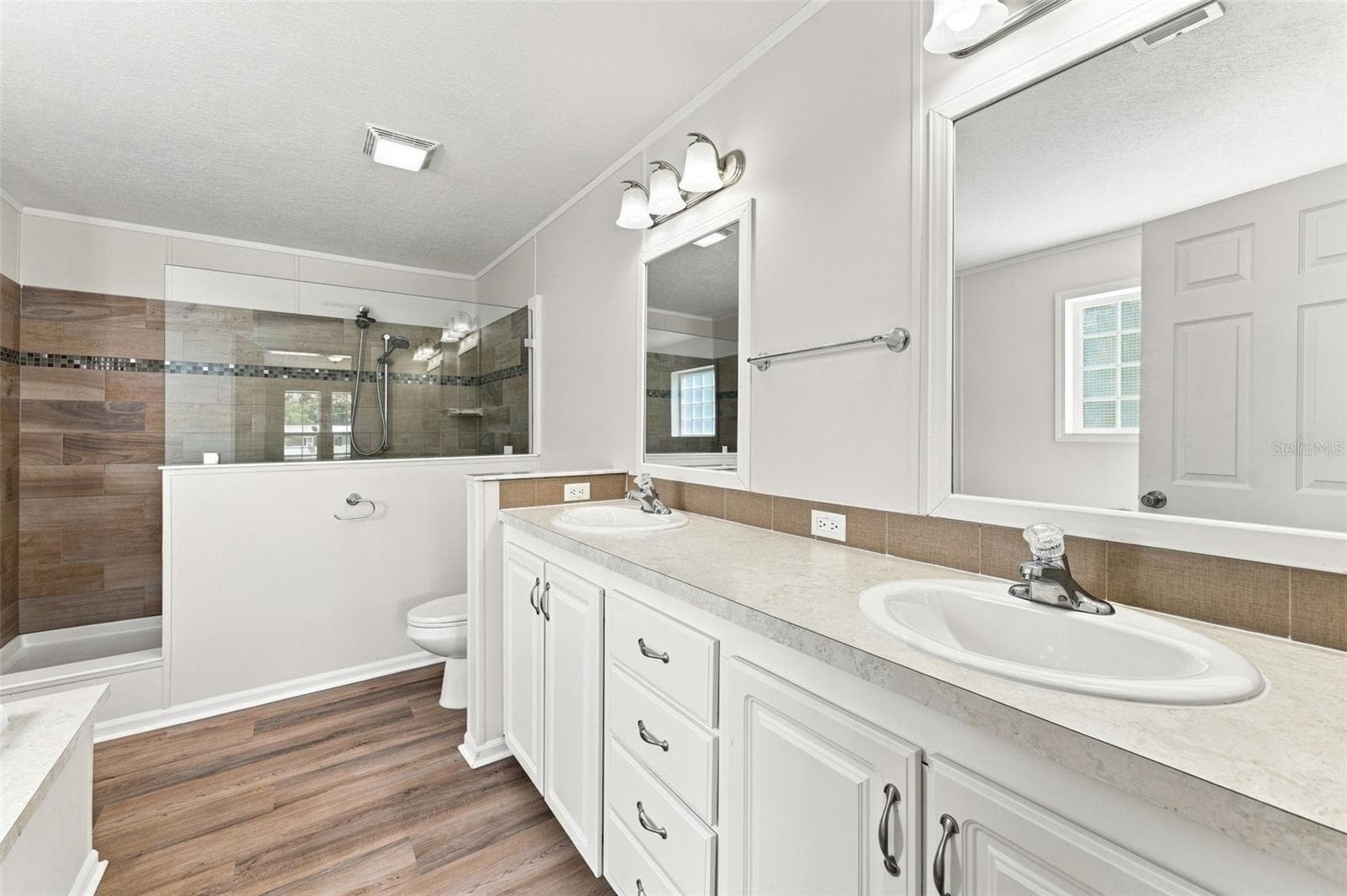 Manufactured Home at 6453 MANGROVE DR, WESLEY CHAPEL, photo 14 of 43