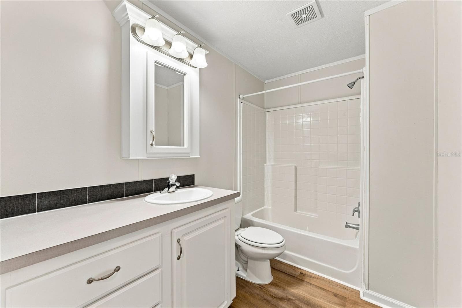 Manufactured Home at 6453 MANGROVE DR, WESLEY CHAPEL, photo 21 of 43