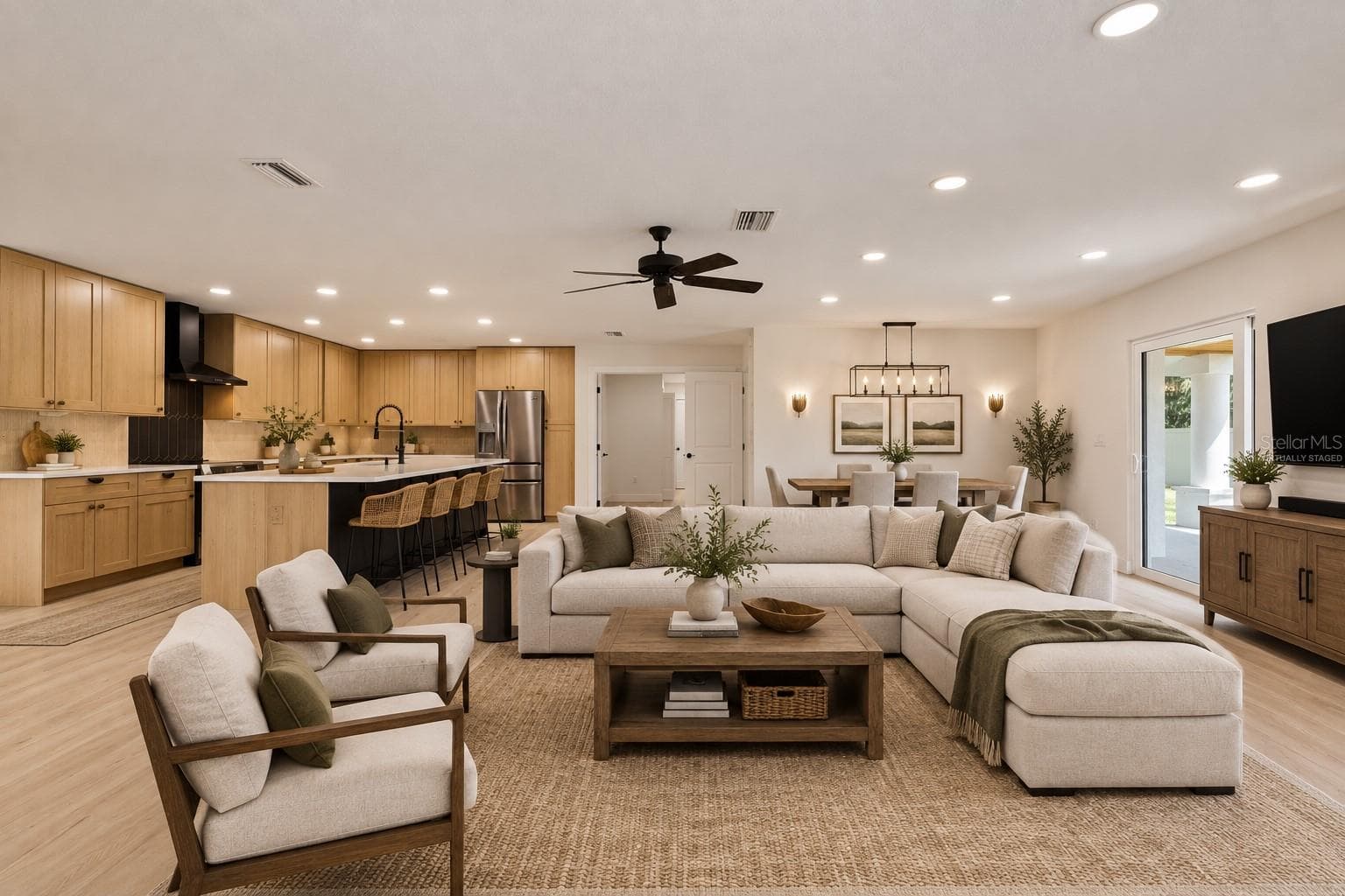 Virtually staged - 2515 RAGINS LN, PLANT CITY