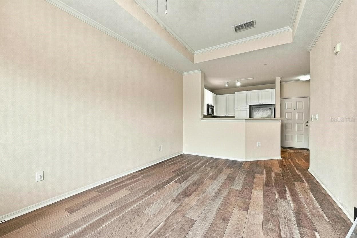 Living and Dining Rooms with view of kitchen - 4221 W SPRUCE ST #1419, TAMPA