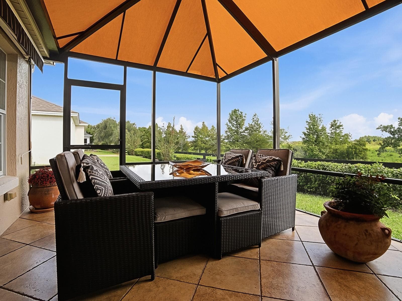 YOUR PLACE FOR ENTERTAINING OR RELAXING TAKING IN THE VIEW - 1089 VANCE TRL, THE VILLAGES