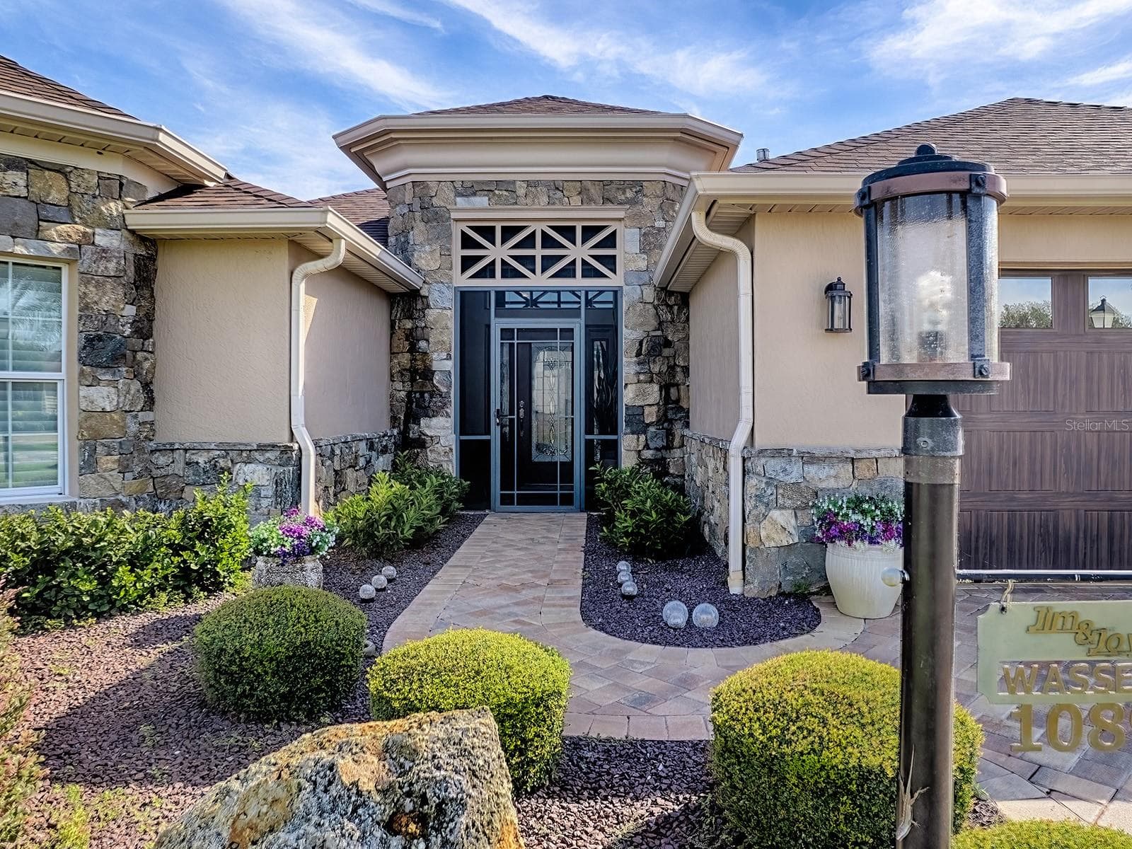 STONE AND STUCCO COMBINATION FOR A STUNNING ENTRYWAY - 1089 VANCE TRL, THE VILLAGES