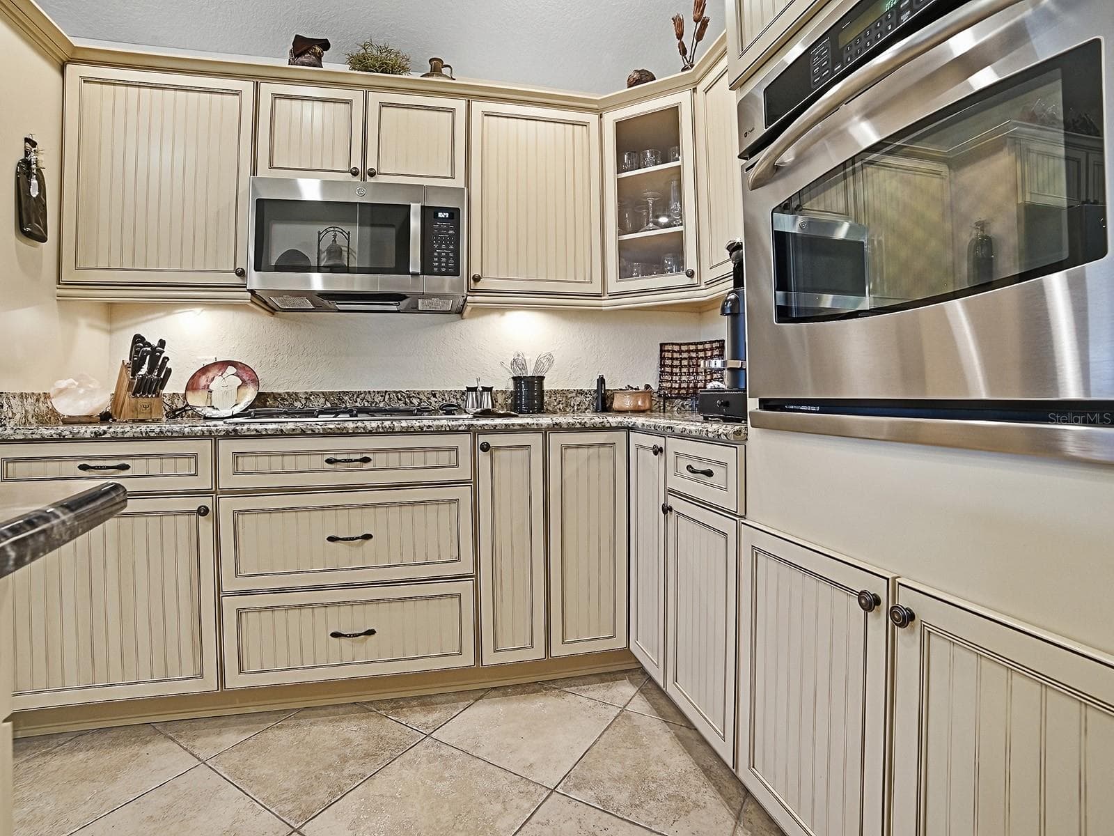 UNDER CABINET LIGHTING - 1089 VANCE TRL, THE VILLAGES