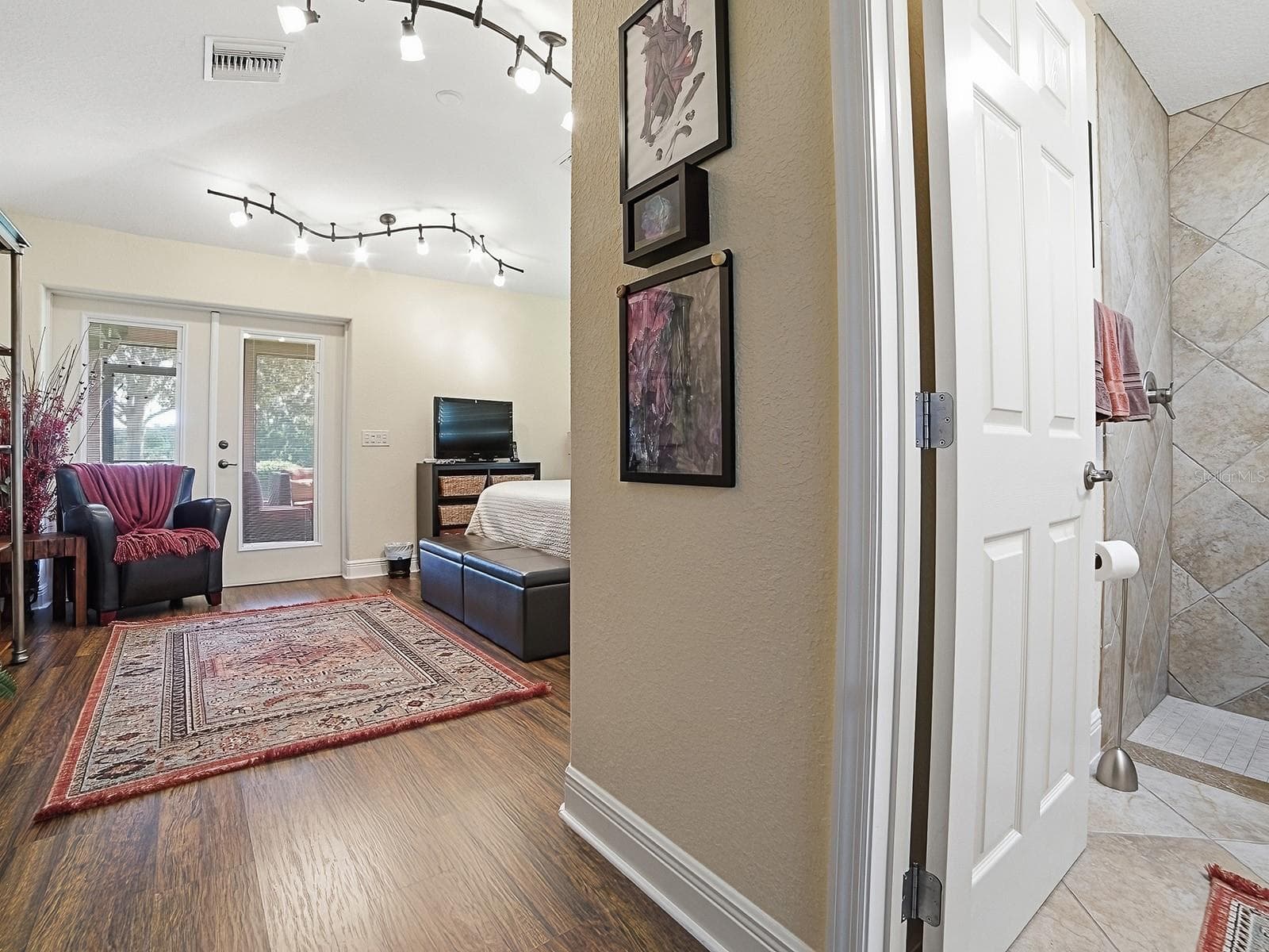ENTRYWAY TO A PRIVATE BEDROOM/BATHROOM SUITE - 1089 VANCE TRL, THE VILLAGES