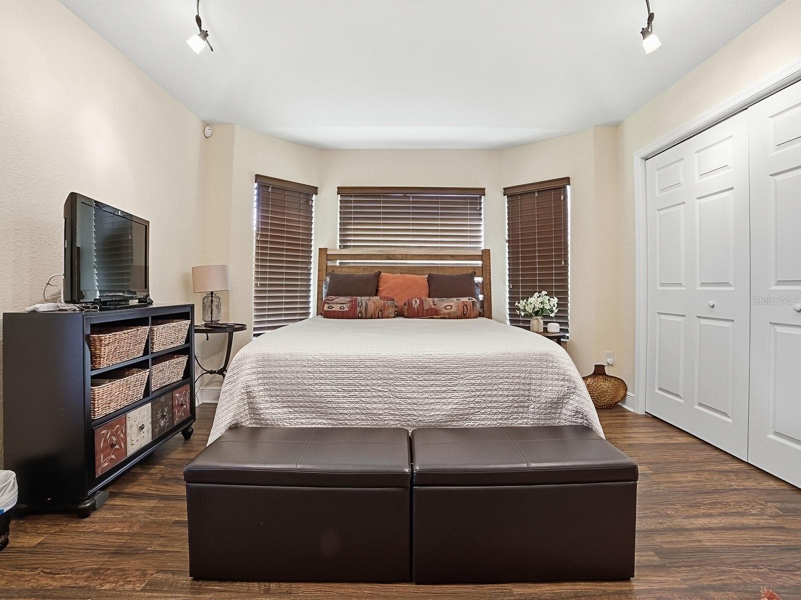 BEDROOM IN THE PRIVATE SUITE - 1089 VANCE TRL, THE VILLAGES