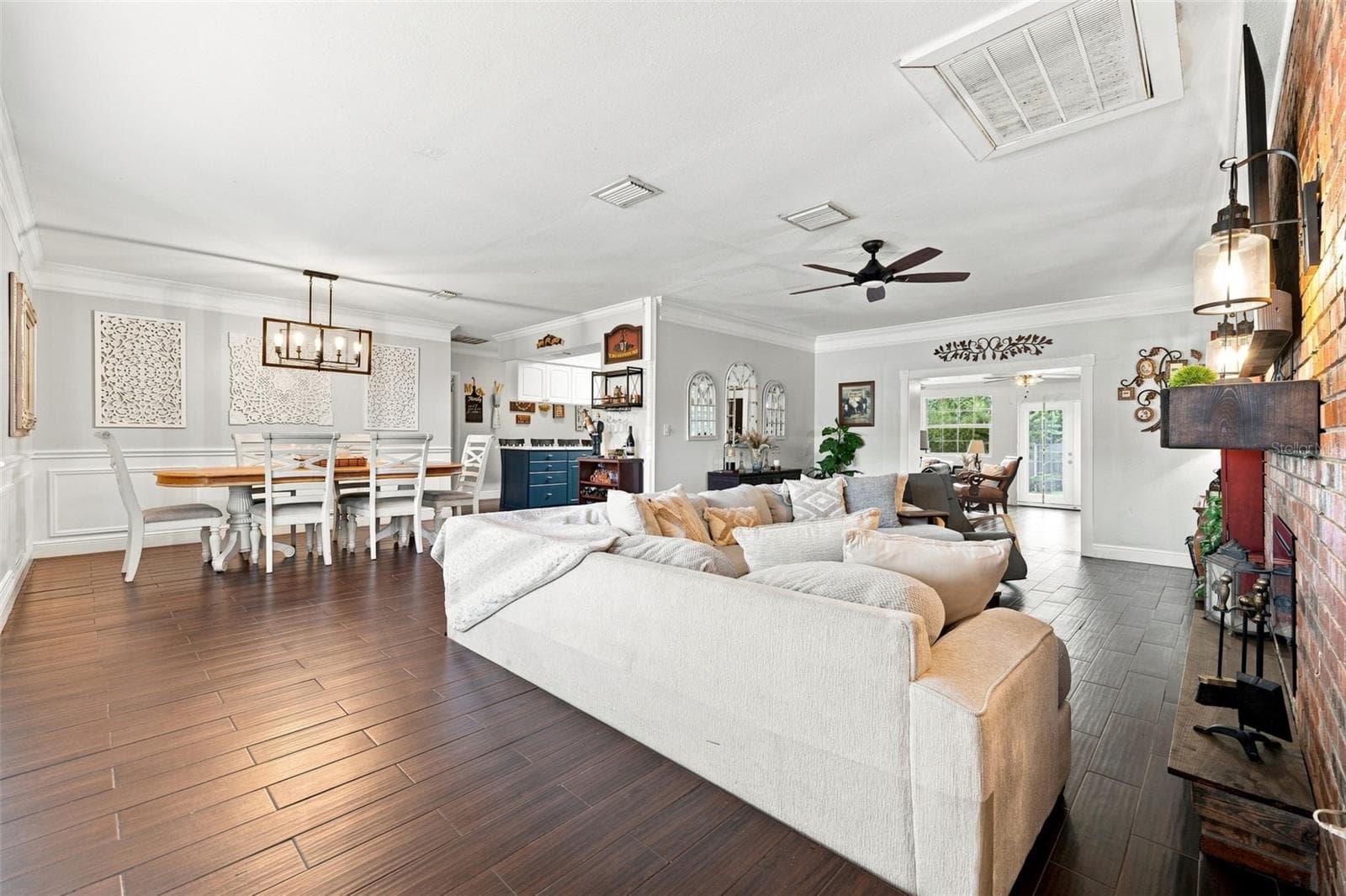 Single Family Residence at 3104 W OSBORNE AVE, TAMPA, photo 6 of 36