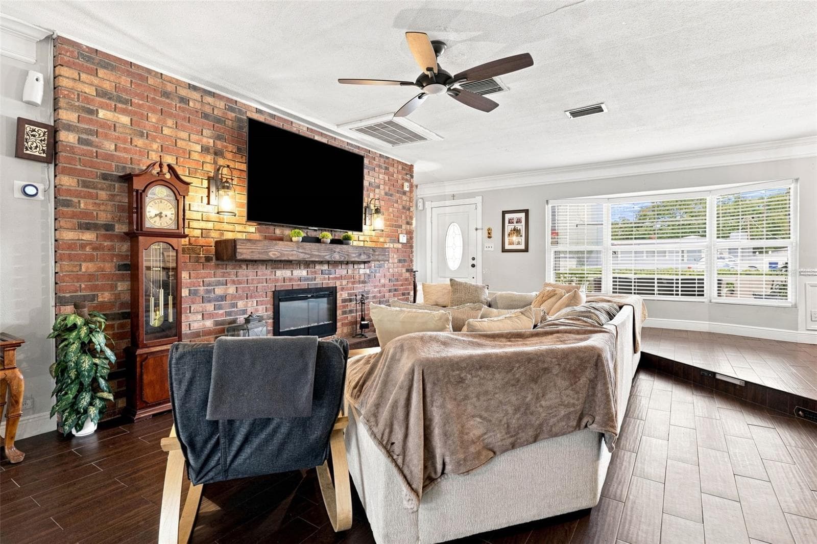 Single Family Residence at 3104 W OSBORNE AVE, TAMPA, photo 10 of 36
