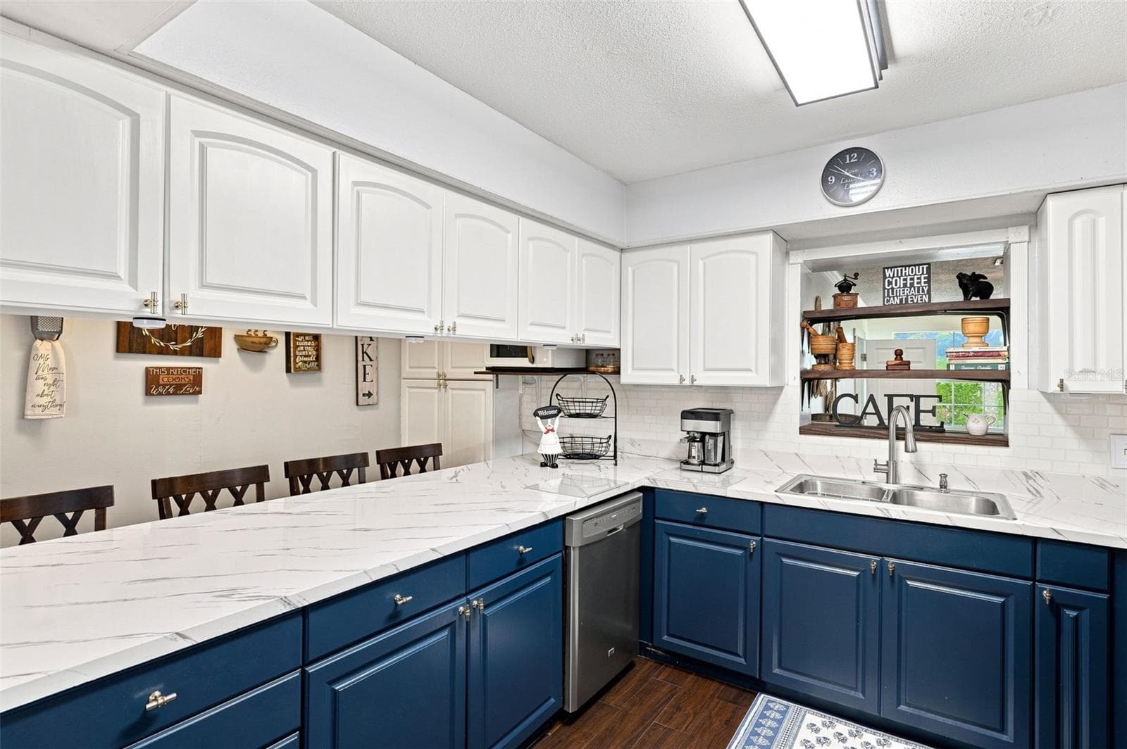 Single Family Residence at 3104 W OSBORNE AVE, TAMPA, photo 11 of 36