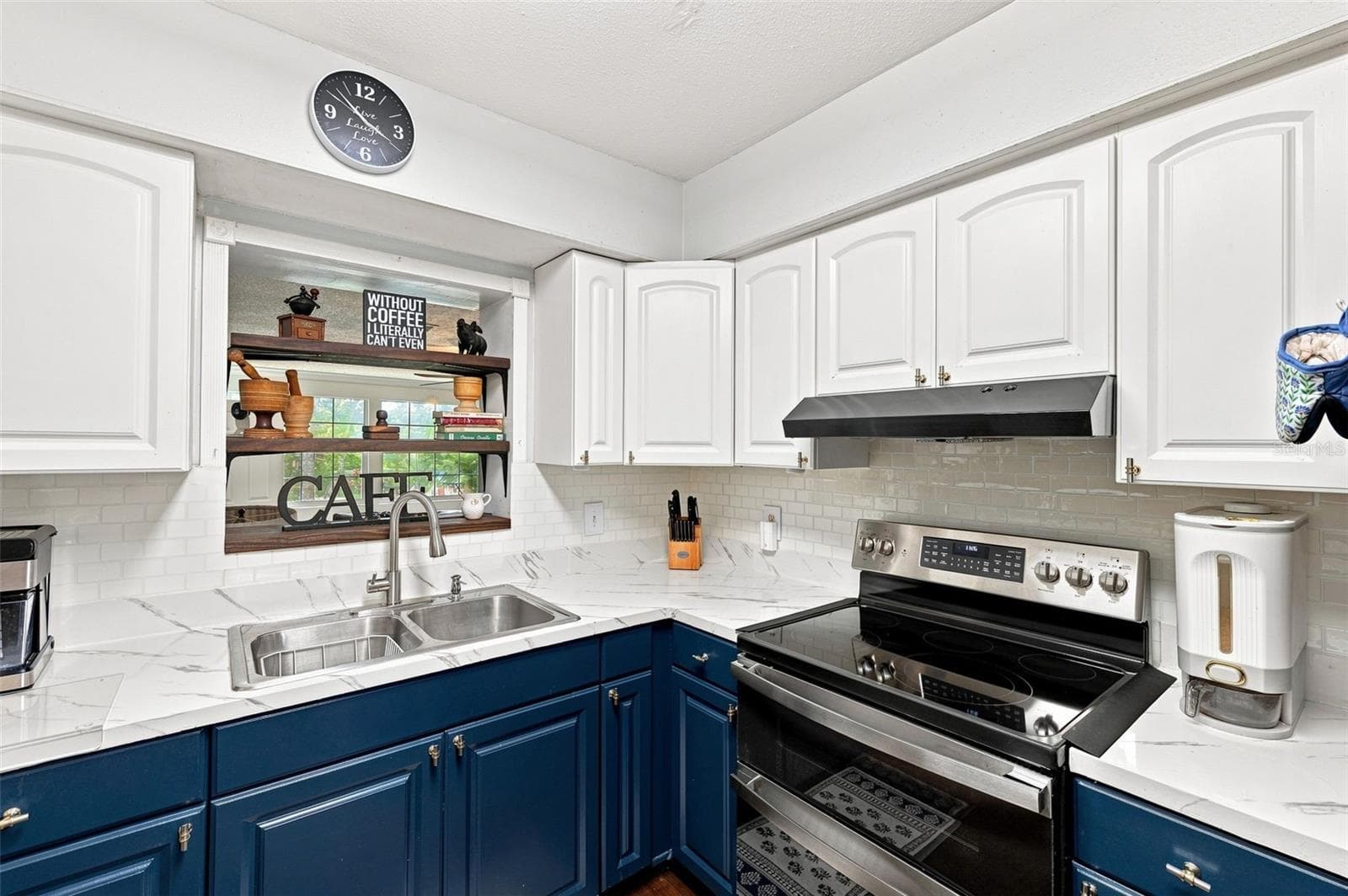 Single Family Residence at 3104 W OSBORNE AVE, TAMPA, photo 13 of 36