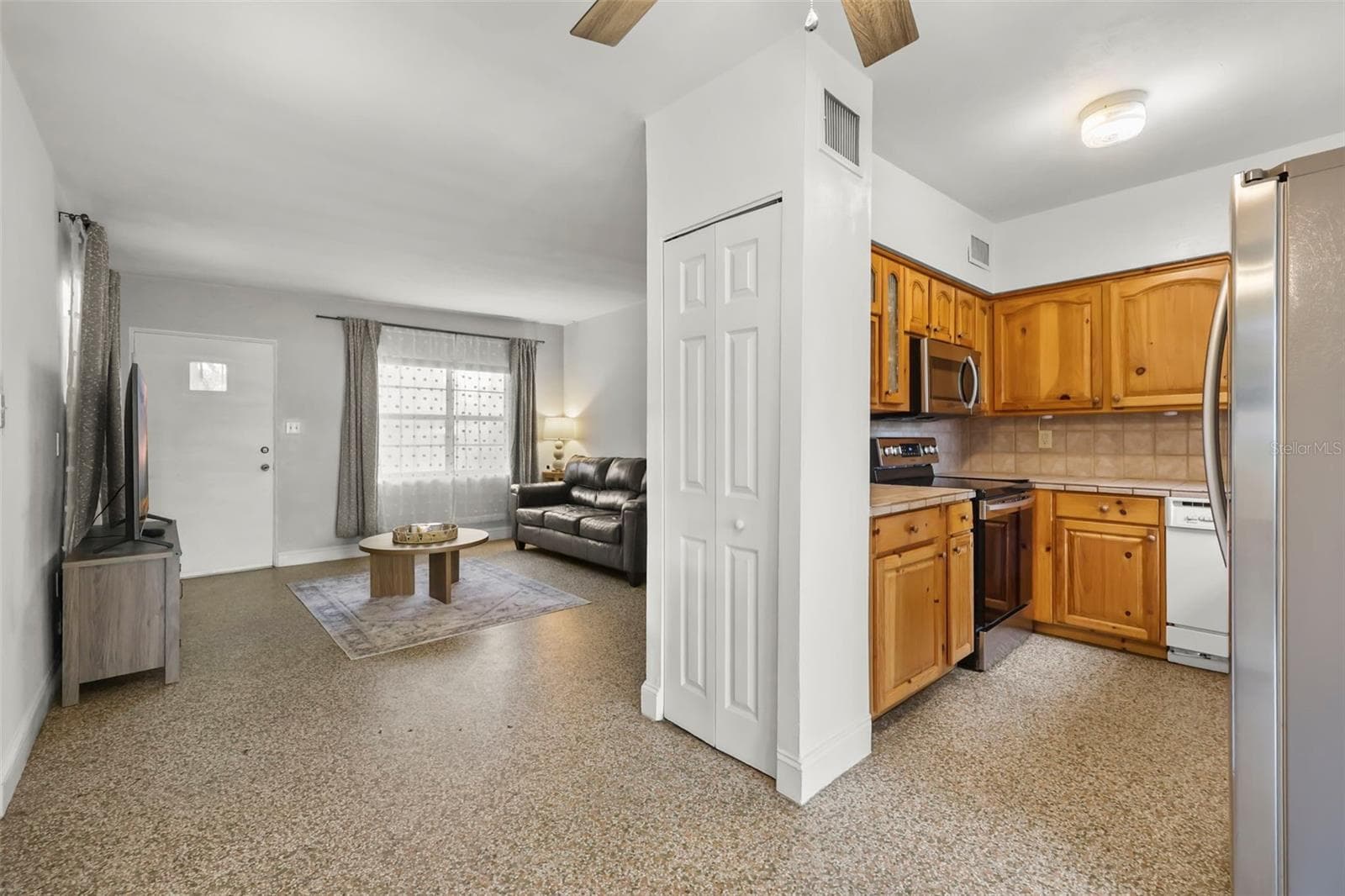 Single Family Residence at 4107 DUBLIN ST, ORLANDO, photo 11 of 31