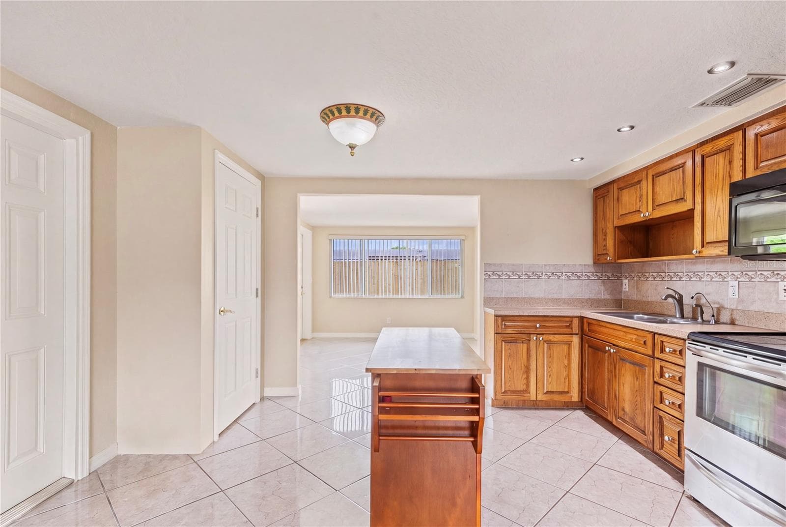 Single Family Residence at 3339 GARFIELD DR, HOLIDAY, photo 17 of 35