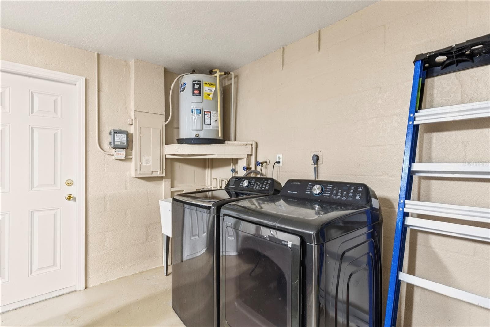 Single Family Residence at 3339 GARFIELD DR, HOLIDAY, photo 26 of 35