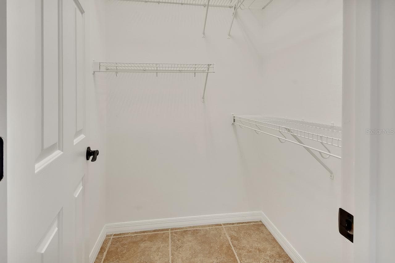 Walk in closet 2 - 502 VICTORIA HILLS DR, DELAND