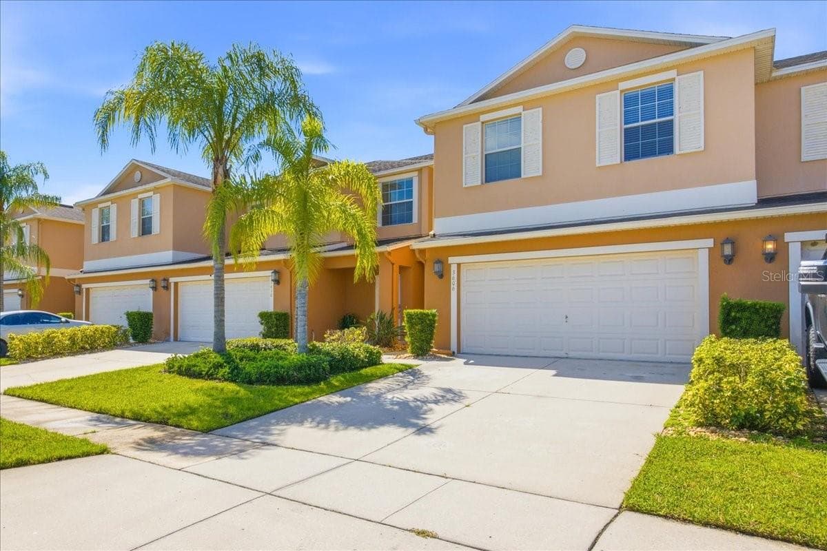 Townhouse at 3606 RODRICK CIR, ORLANDO, photo 2 of 31