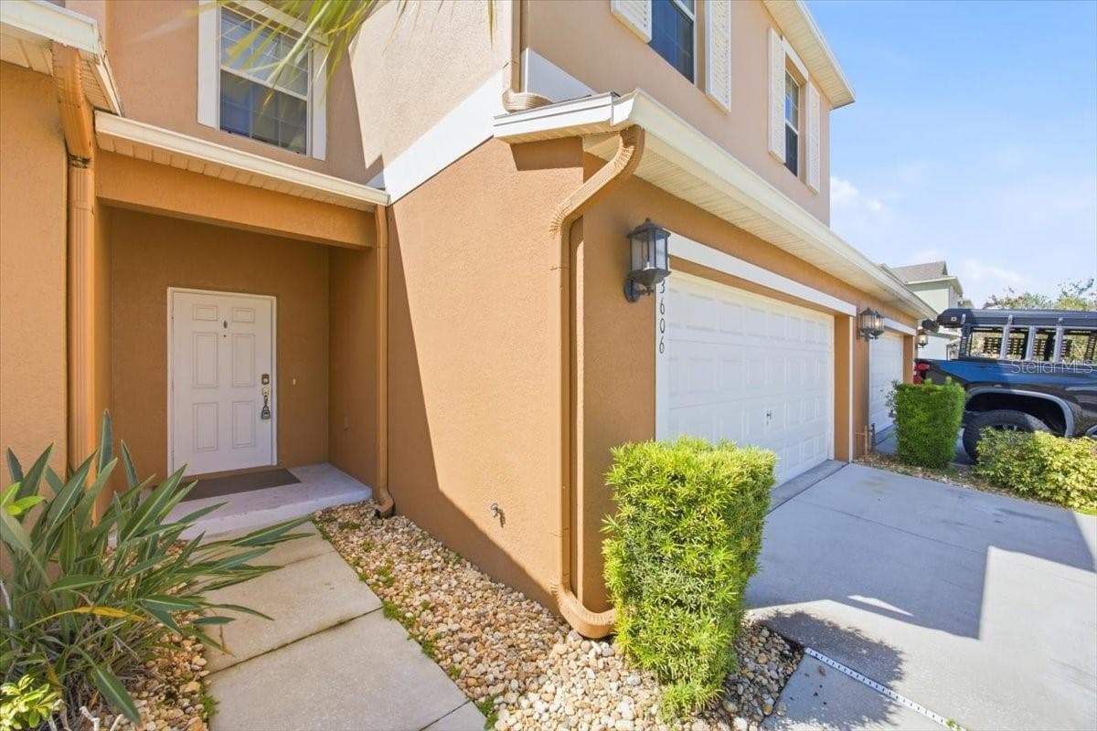 Townhouse at 3606 RODRICK CIR, ORLANDO, photo 3 of 31