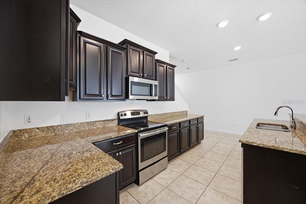 Townhouse at 3606 RODRICK CIR, ORLANDO, photo 6 of 31
