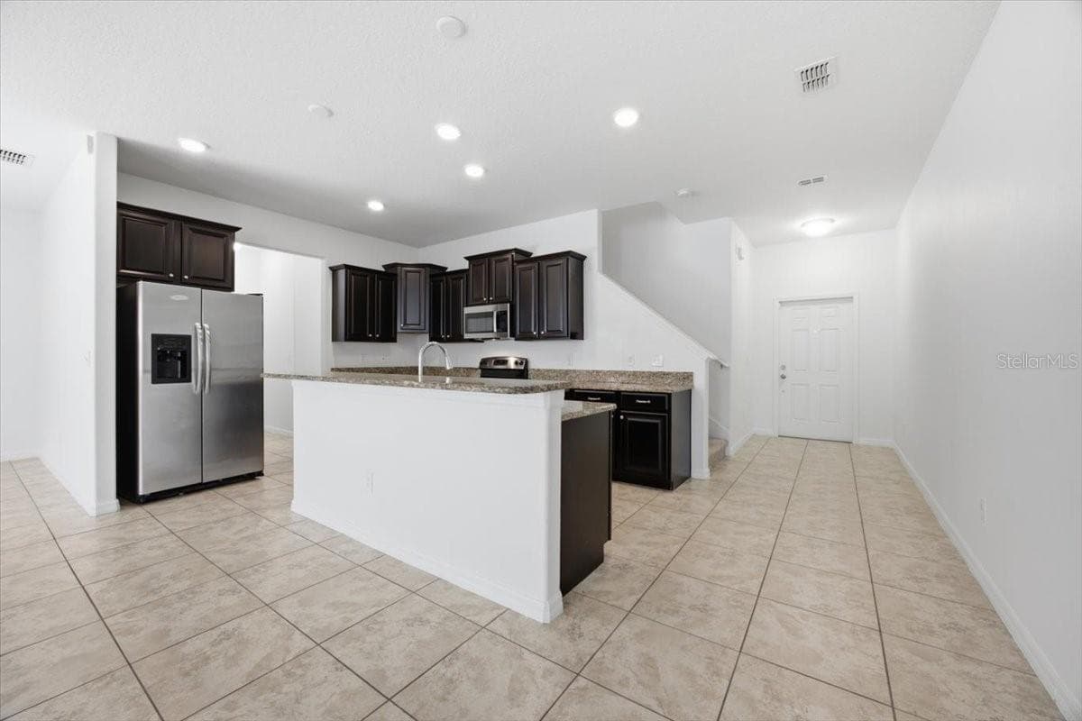 Townhouse at 3606 RODRICK CIR, ORLANDO, photo 7 of 31