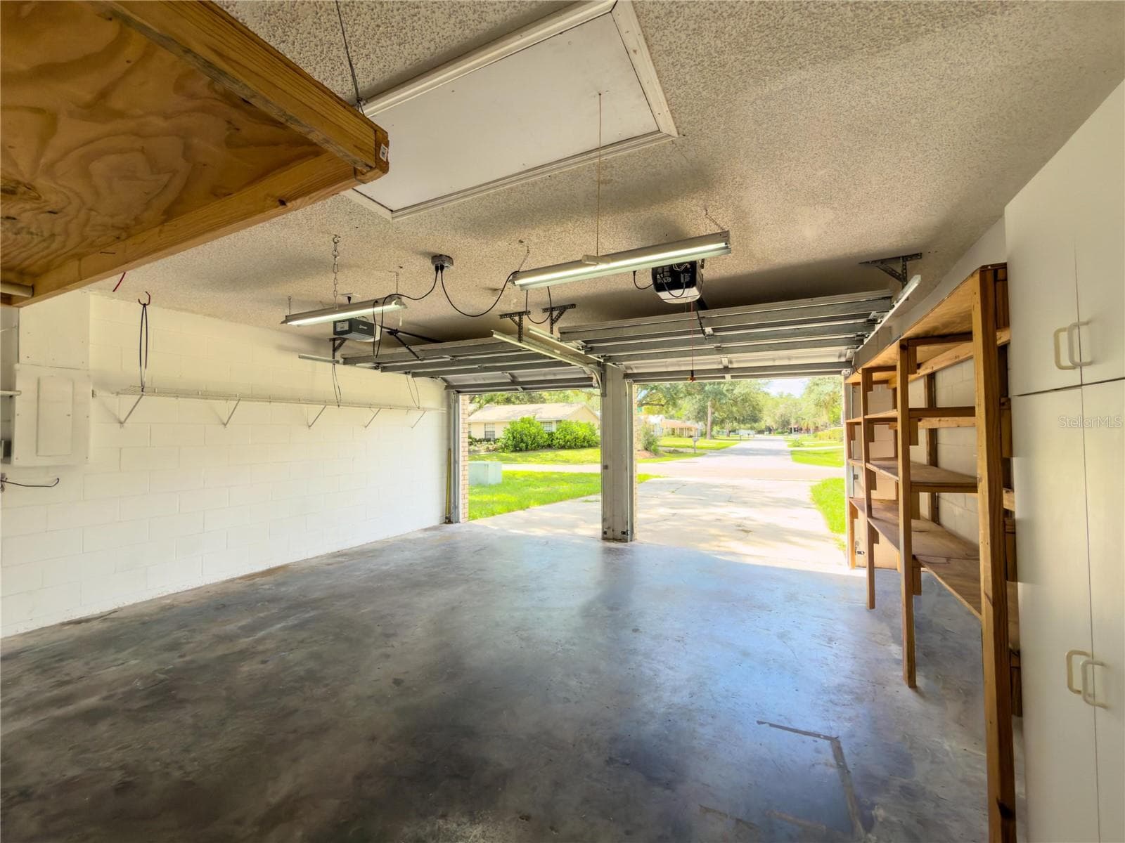 Garage - 23437 SHINING STAR DR, LAND O LAKES
